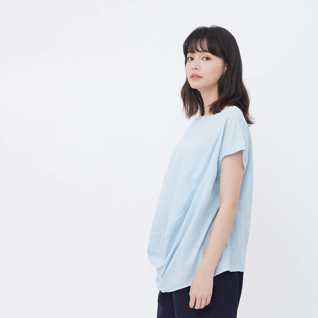 Hayla小蓋袖寬領垂墜涼感上衣/淺藍