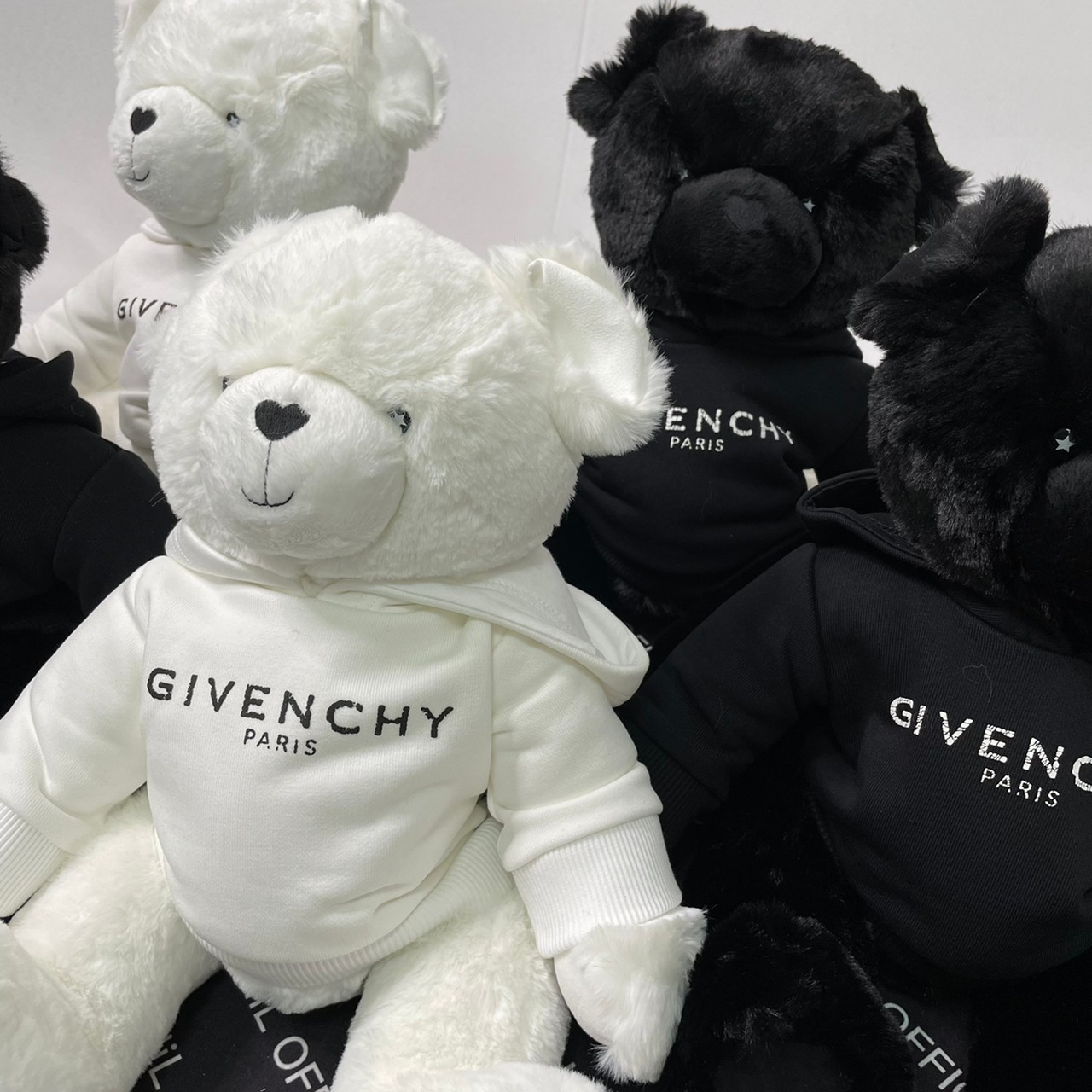 折扣 Givenchy 經典字體Logo布偶熊