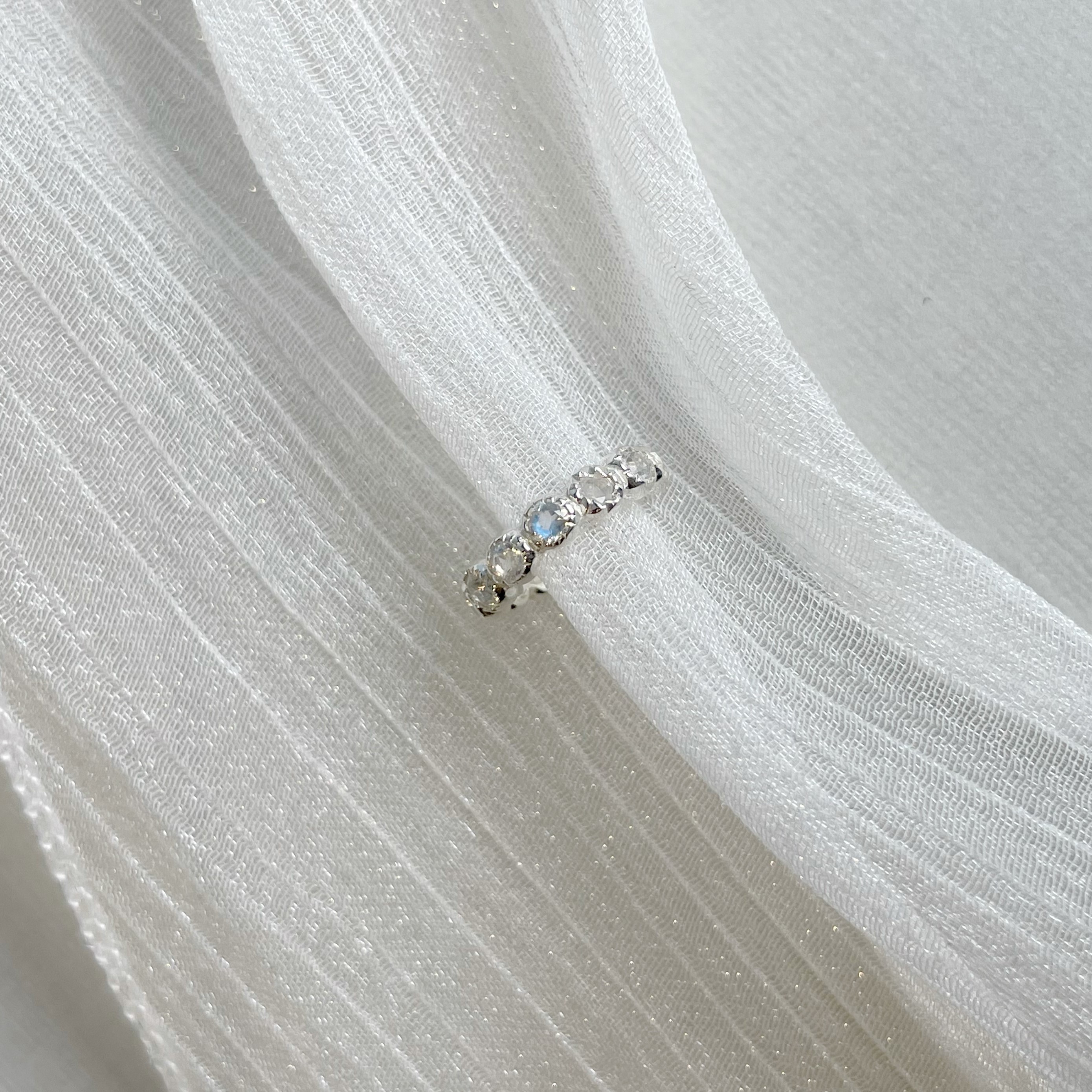 整圈月光石耳骨夾