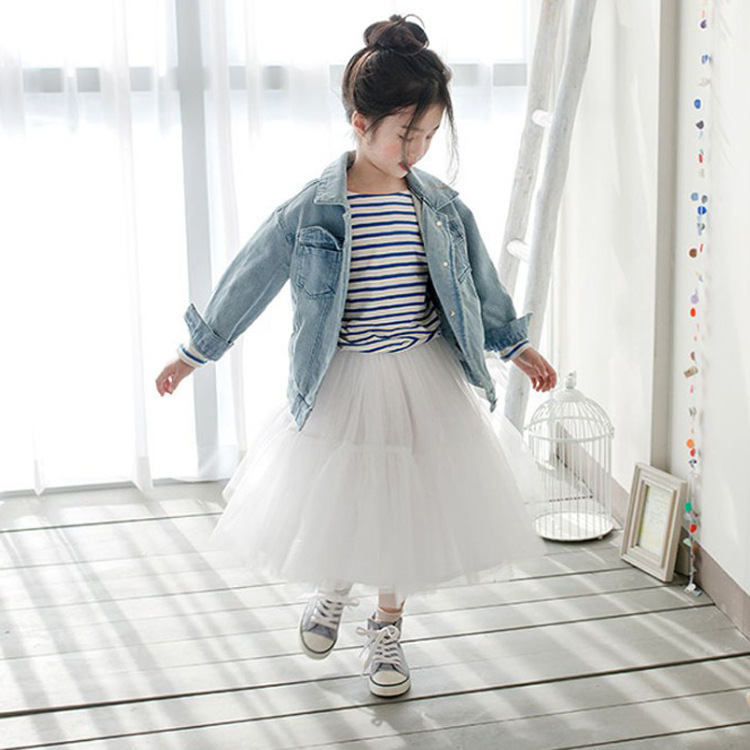 淺藍色牛仔外套