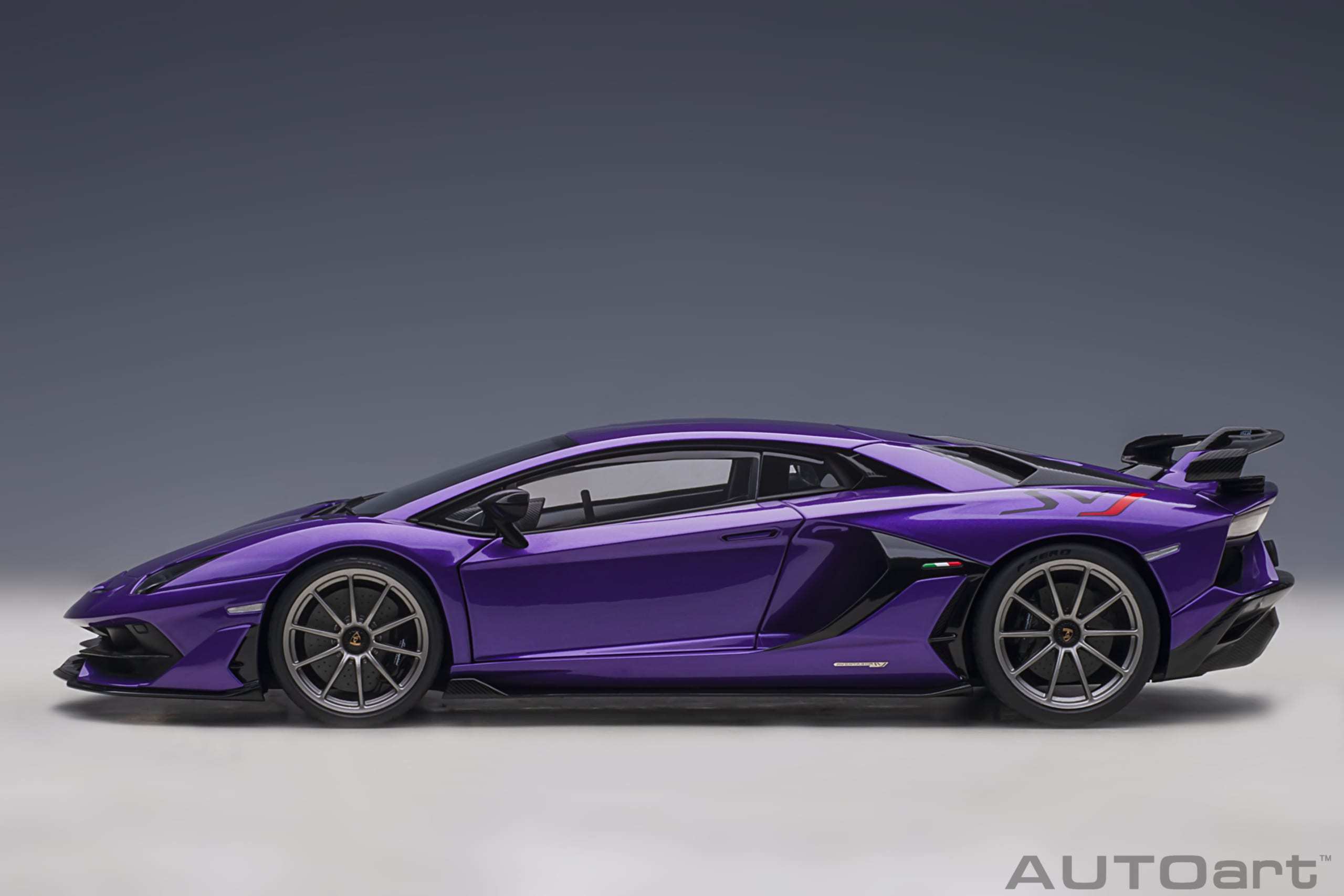1/18 AUTOART Lamborghini Aventador SVJ (Viola Pasifae) (79179 )