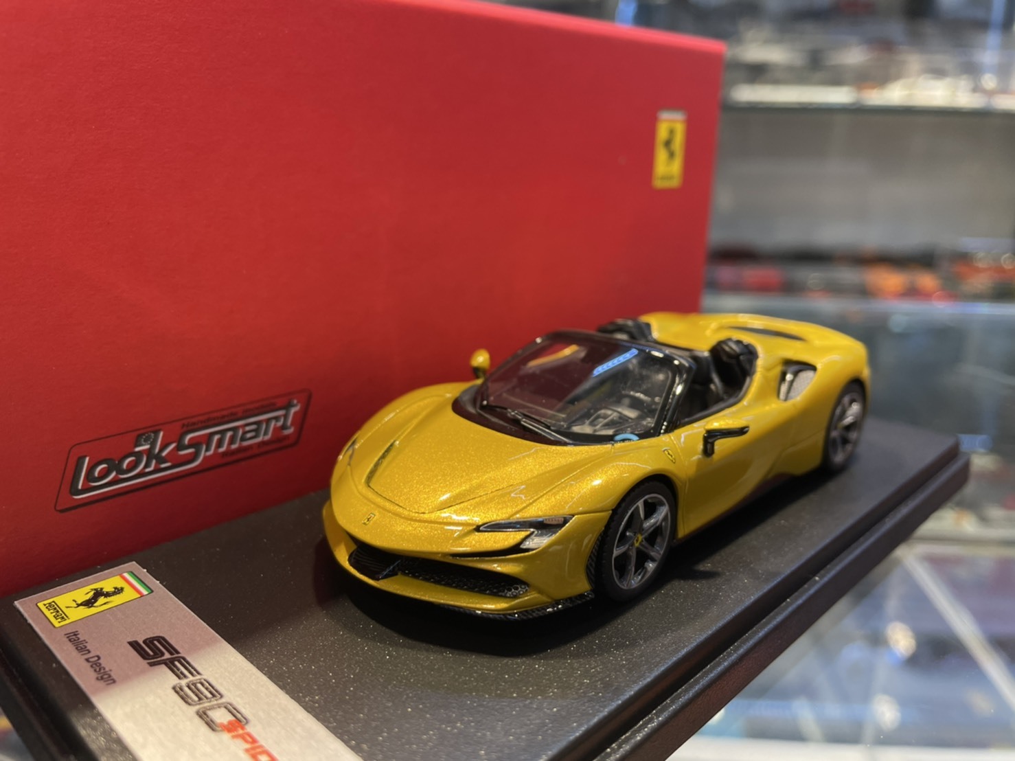 LOOKSMART LS552E Ferrari SF90 XX Spider – 1/43, Résine, Jaune Tristato (prévente)
