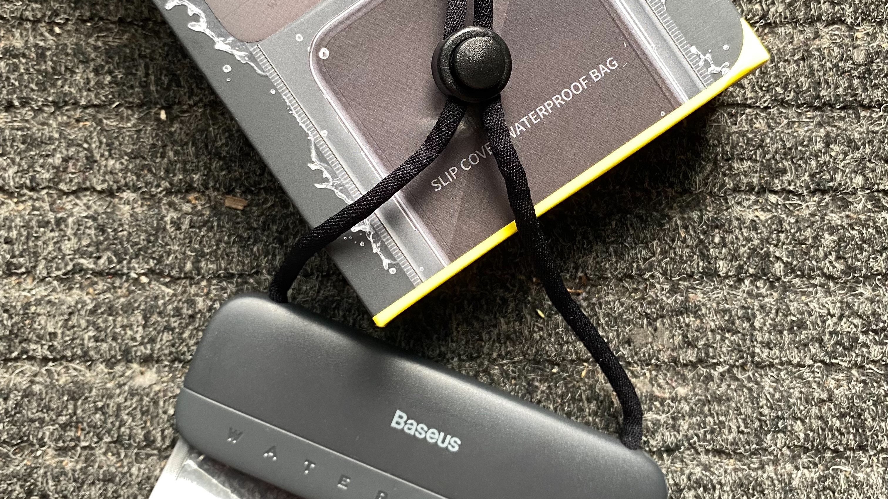 【開箱】夏日玩水首選！倍思Baseus  Let's go 滑蓋手機防水袋