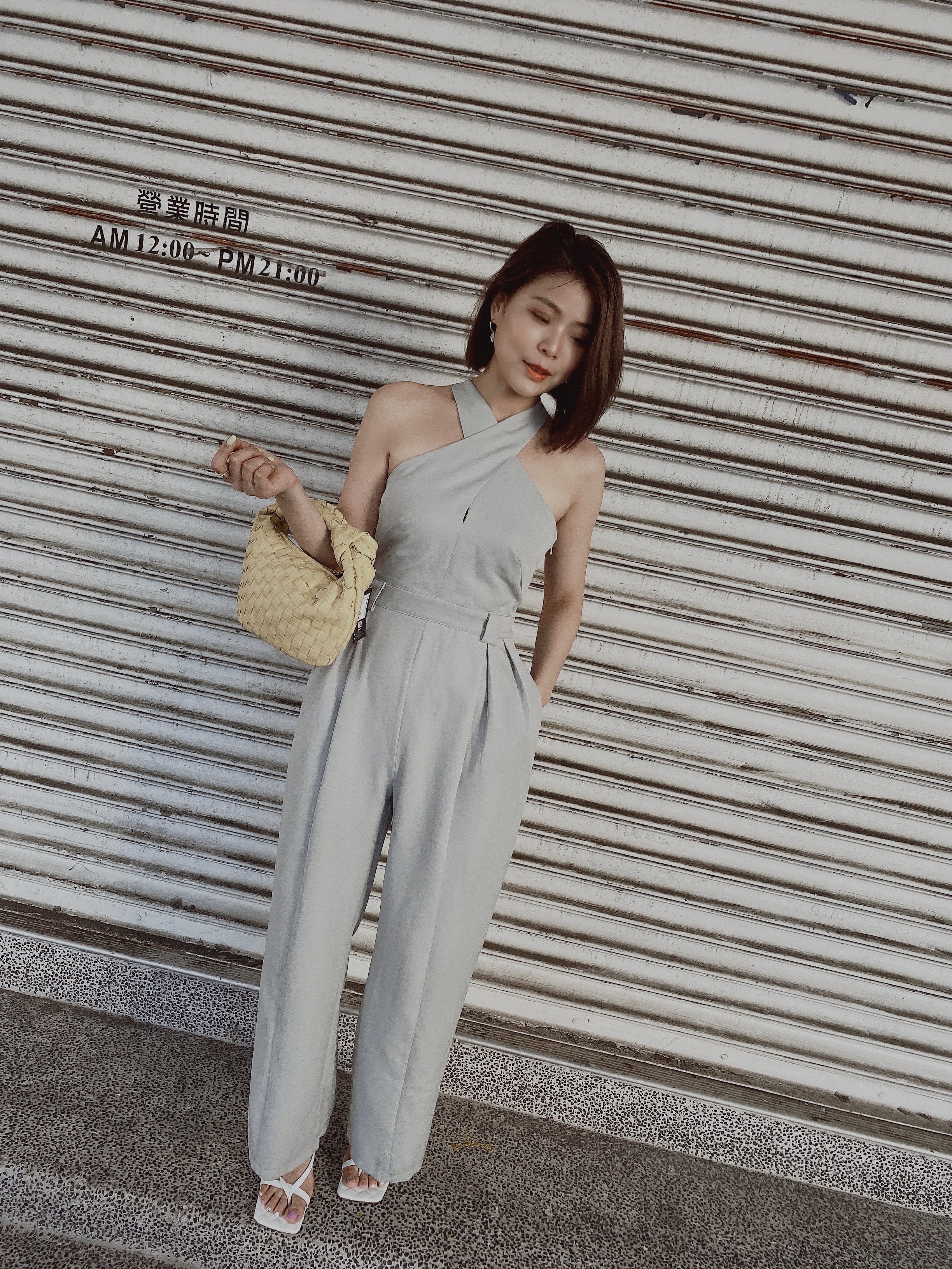 交叉高腰寬直筒連身褲