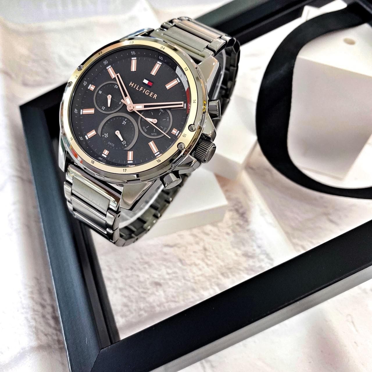 【Tommy Hilfiger】男仕三眼槍色機能腕錶 1791790 44mm 現代鐘錶