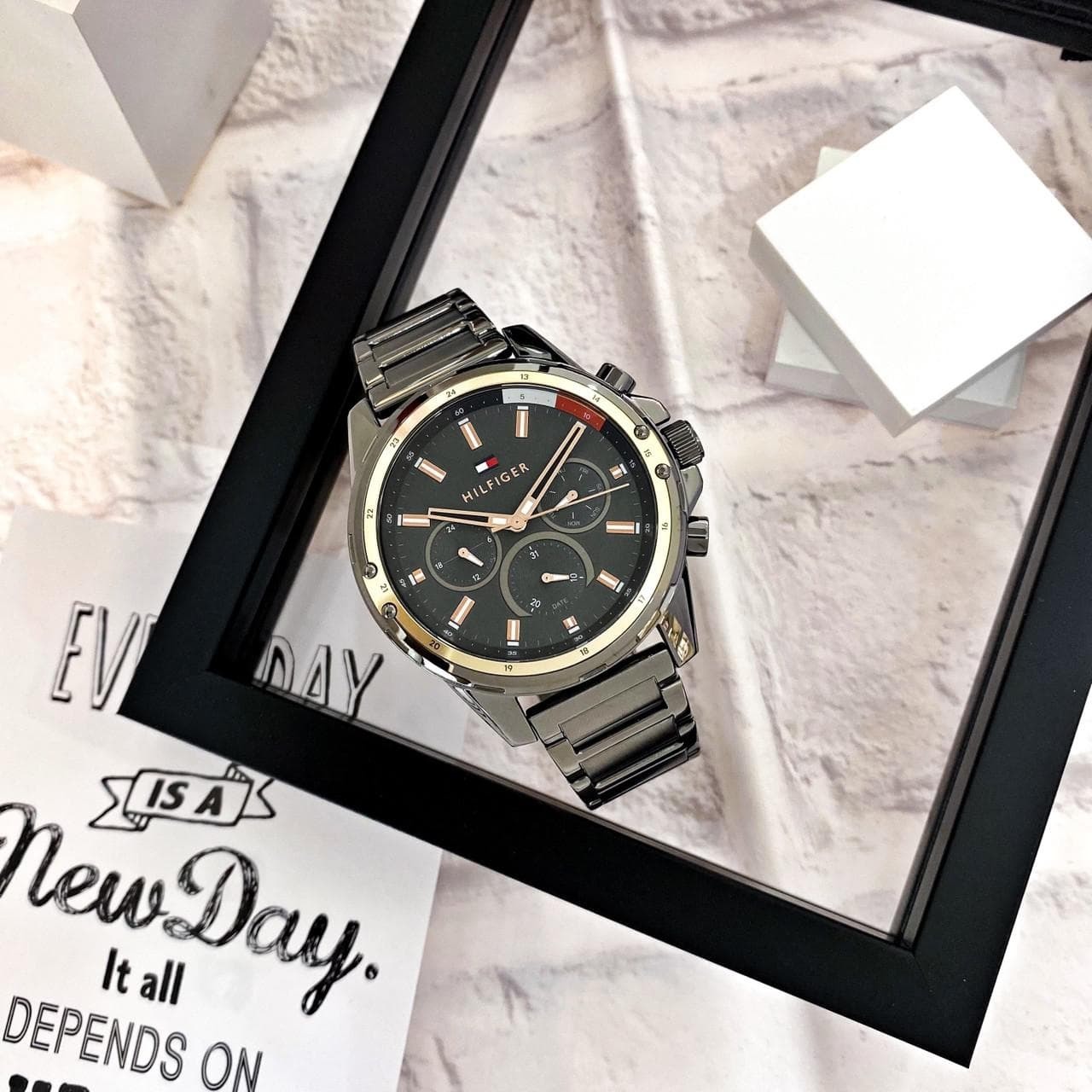 【Tommy Hilfiger】男仕三眼槍色機能腕錶 1791790 44mm 現代鐘錶