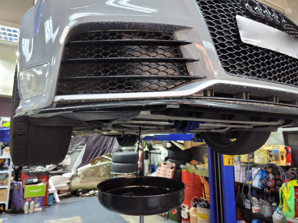 奧迪 Audi TT RS Super Nano 排放機油 火炭 浚車汽車 換油 機油 oil drain