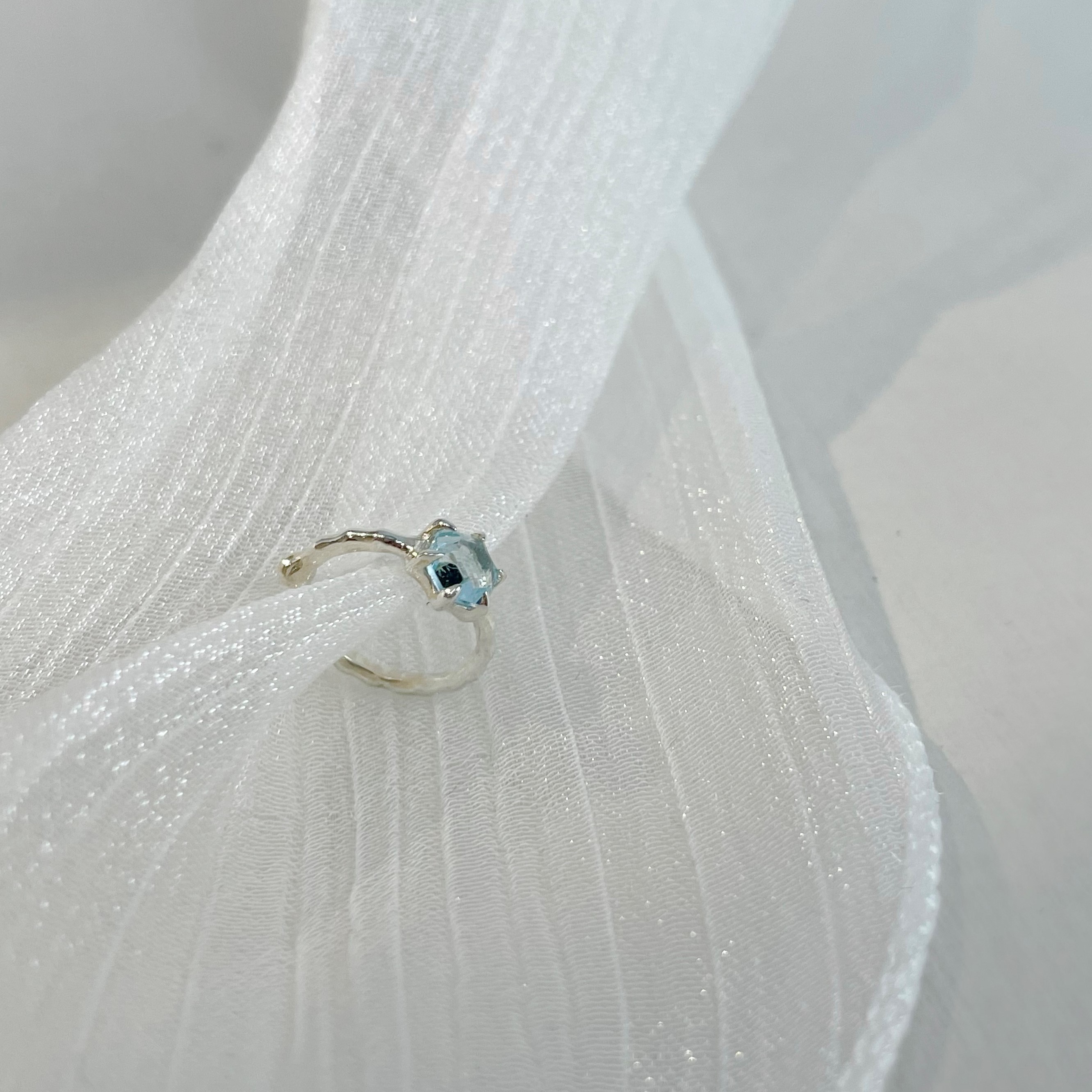 Hexagon托帕石耳骨夾