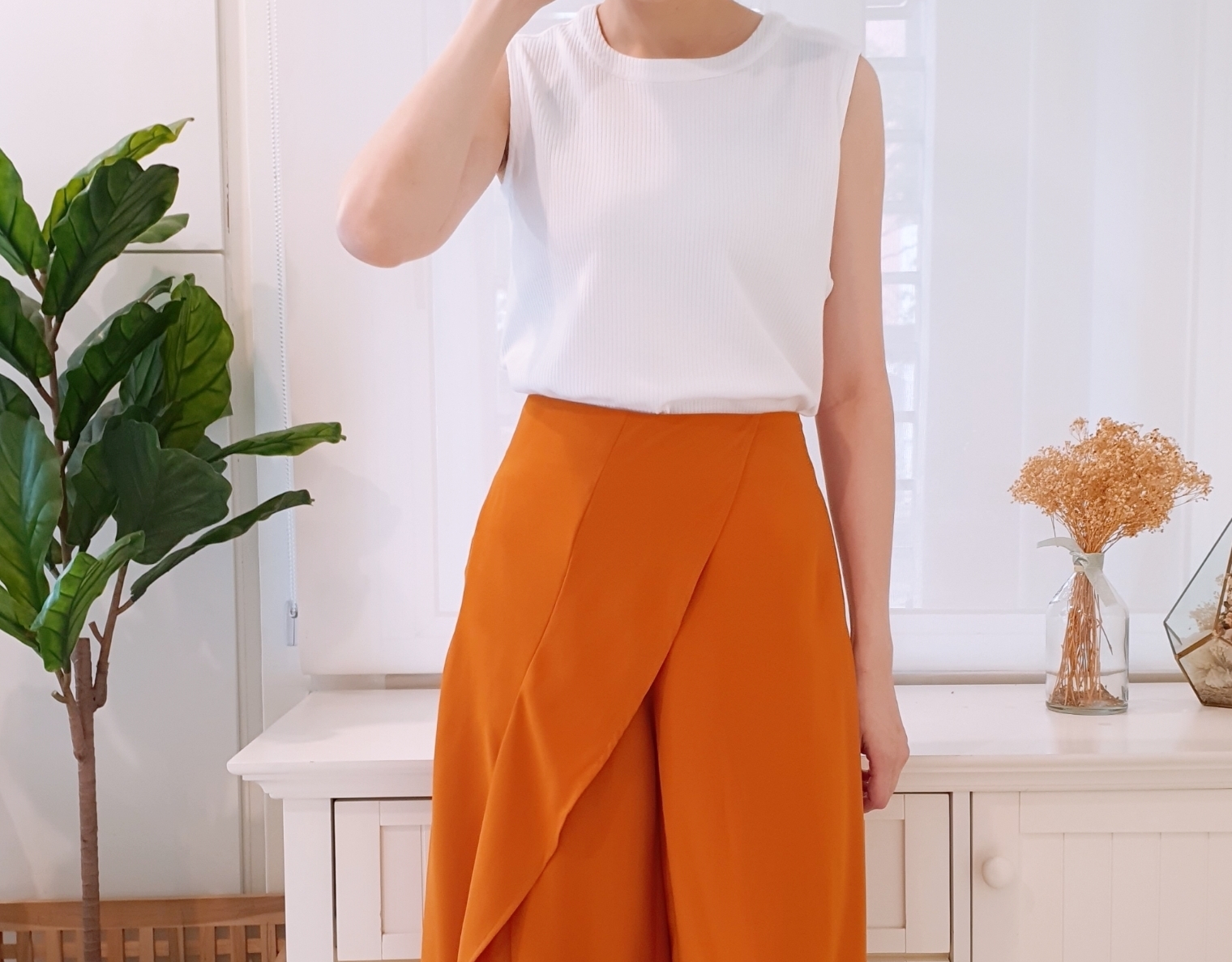 SLEEVELESS STRIPED TEXTURE BLOUSE