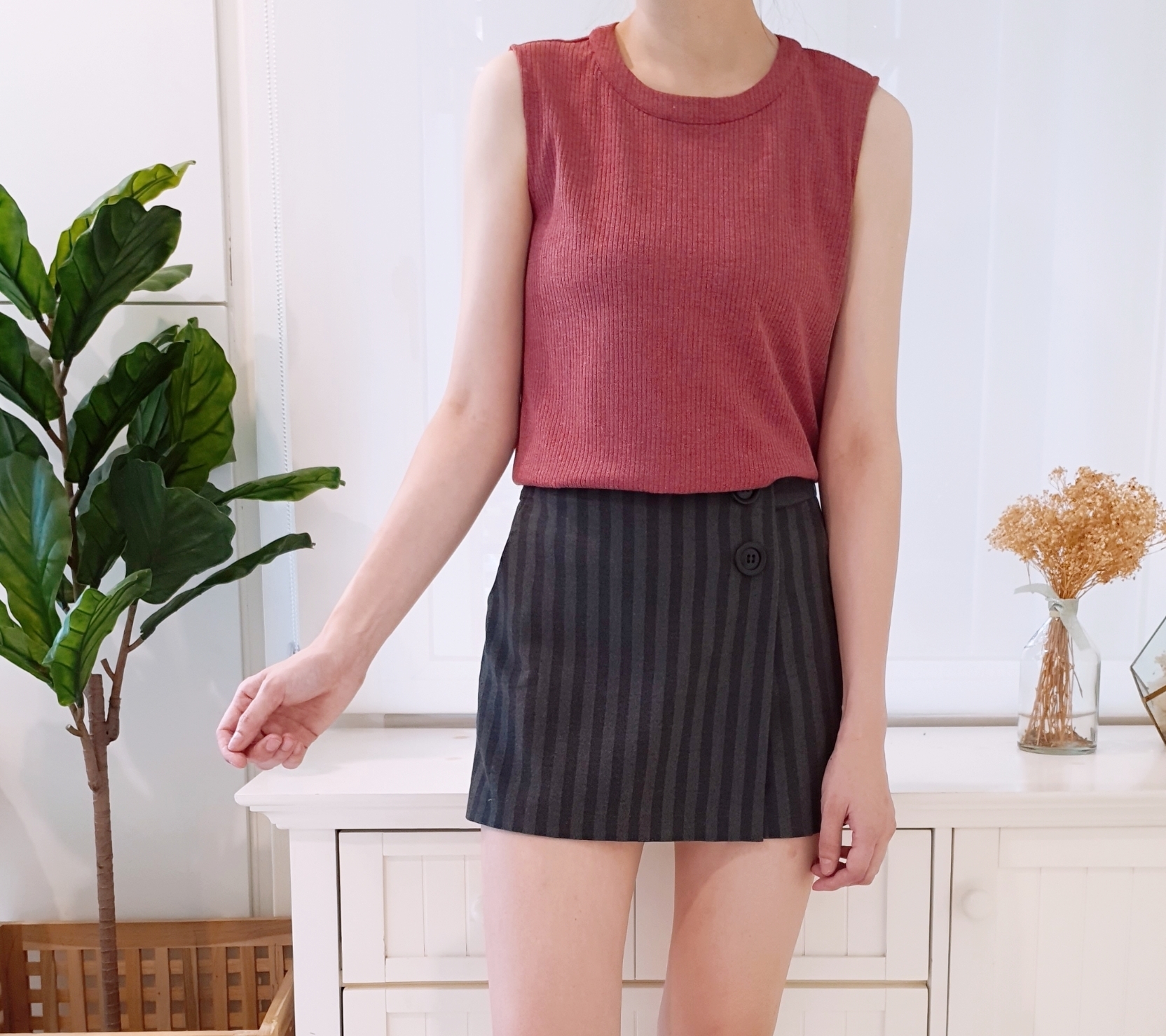 SLEEVELESS STRIPED TEXTURE BLOUSE