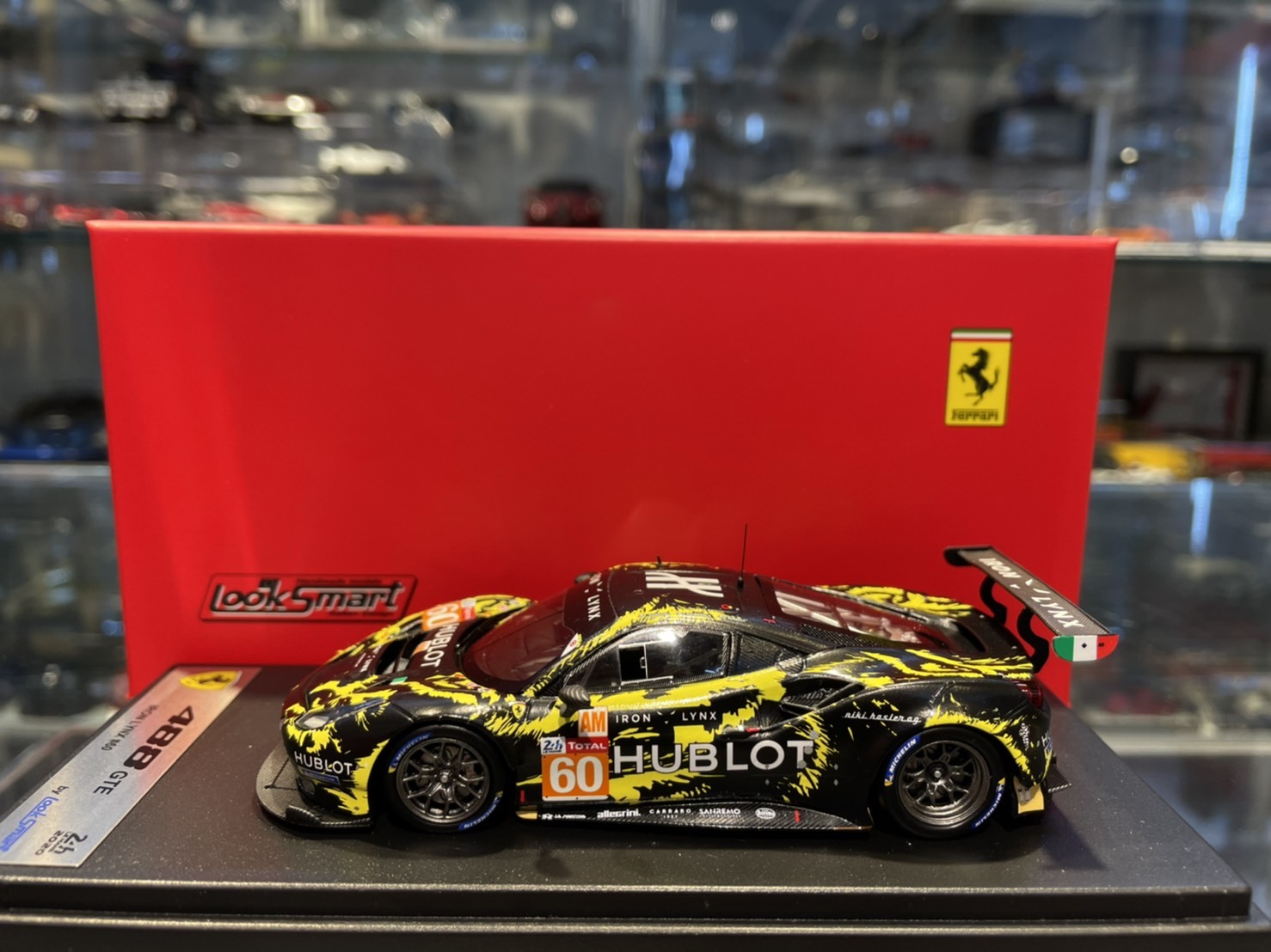 Miniature Ferrari 488 GTE N°60 Le Mans 2020 - Looksmart 1/43 - Très Bon état