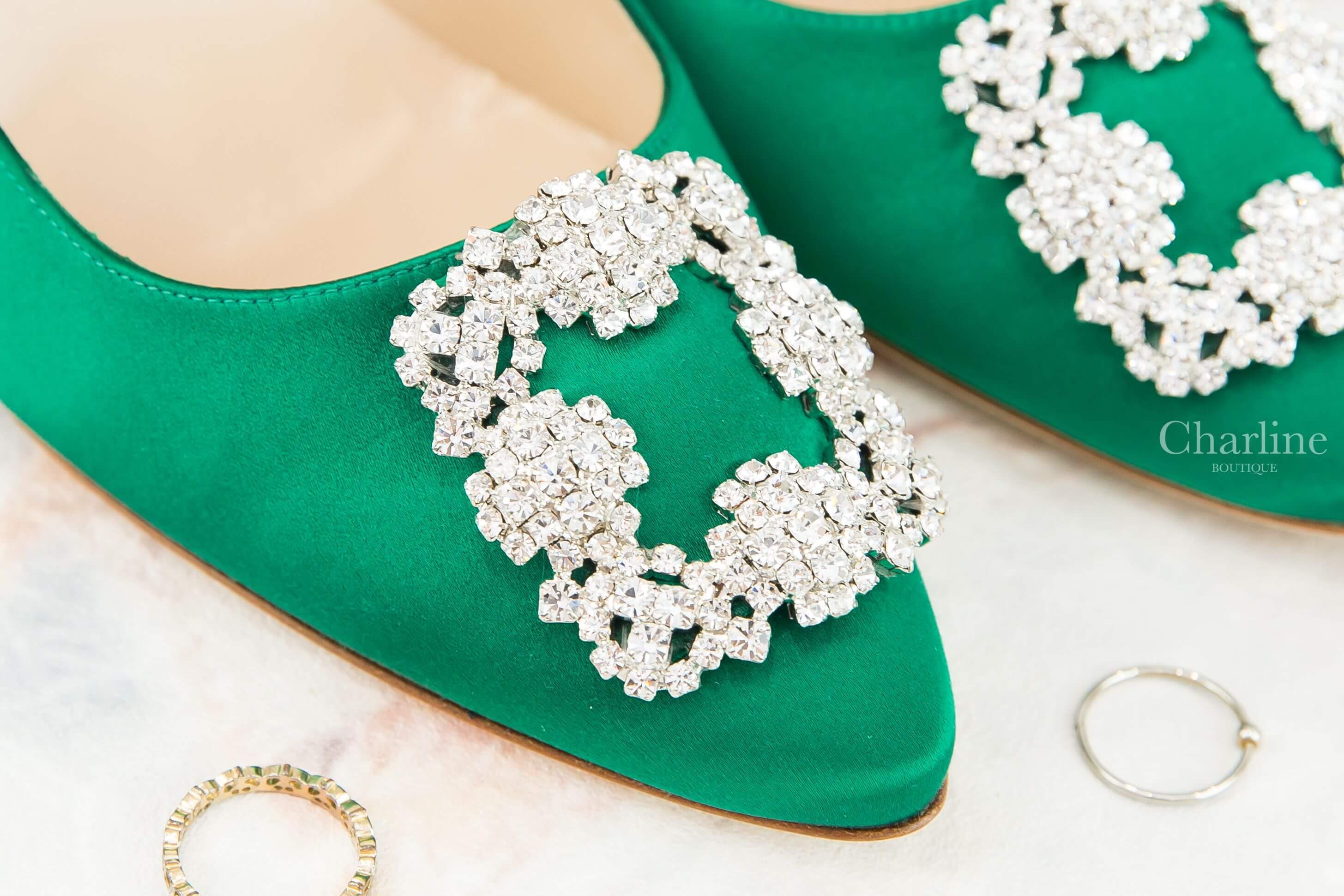 Manolo Blahnik Hangisi 綠色絲綢銀色鑲鑽方釦7cm細跟高跟鞋