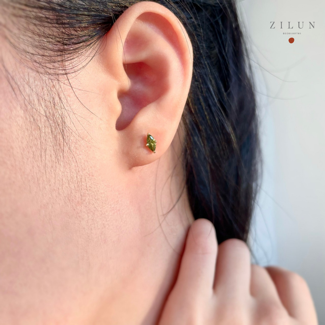 |簡約|橄欖綠 • 微鑲鋯石 • 耳針 • 純銀耳飾 • 925silver