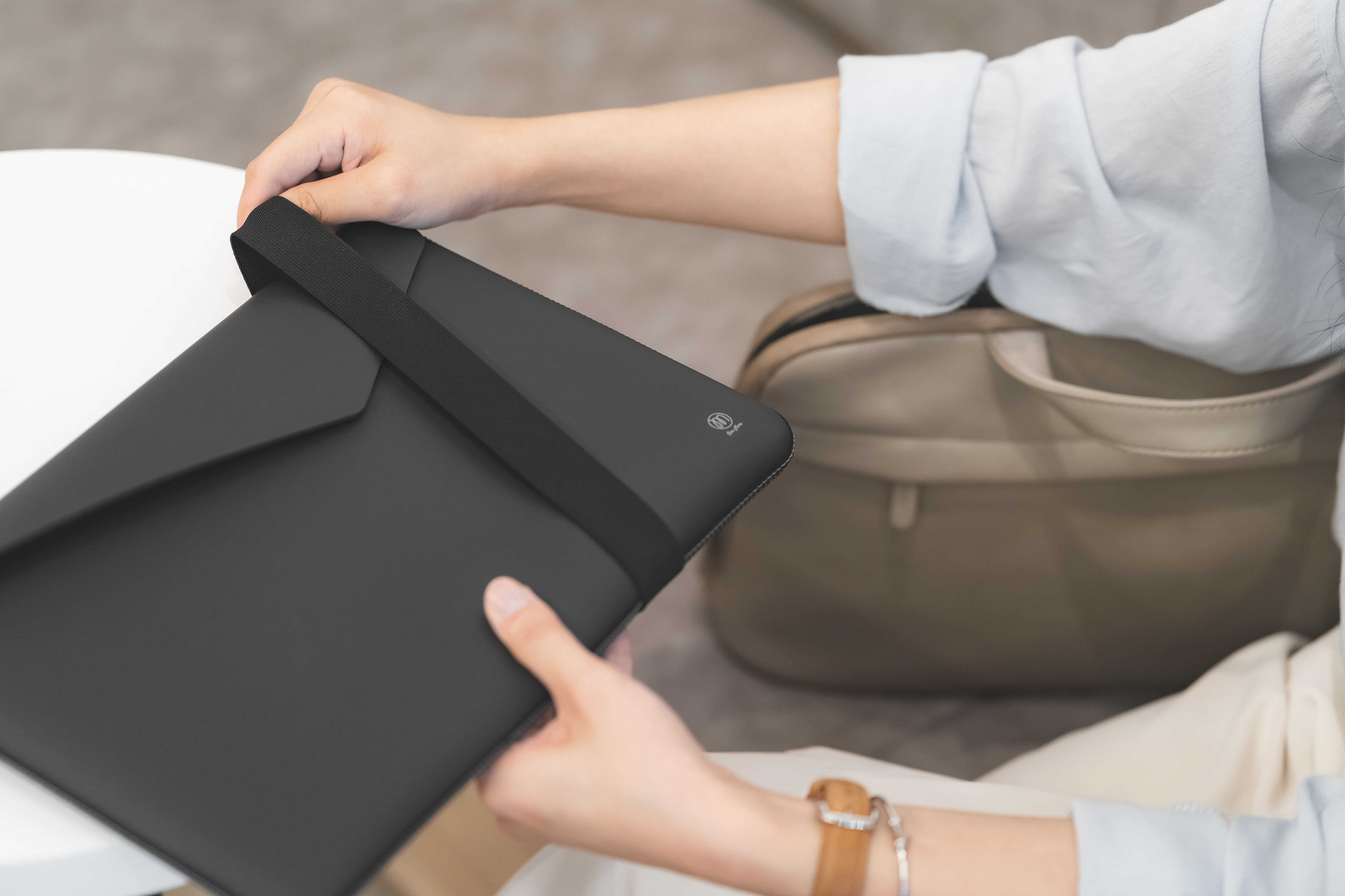 OneMore Surface Pro 專用筆電包內袋彈力帶