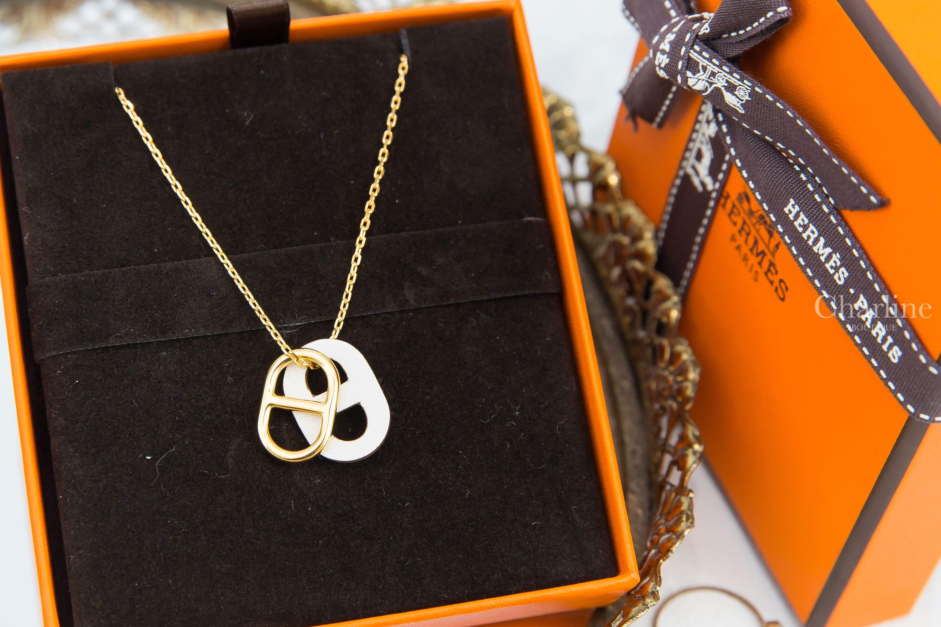 Hermès O'Maillon Pendant 奶油白小牛皮金色θ項鍊