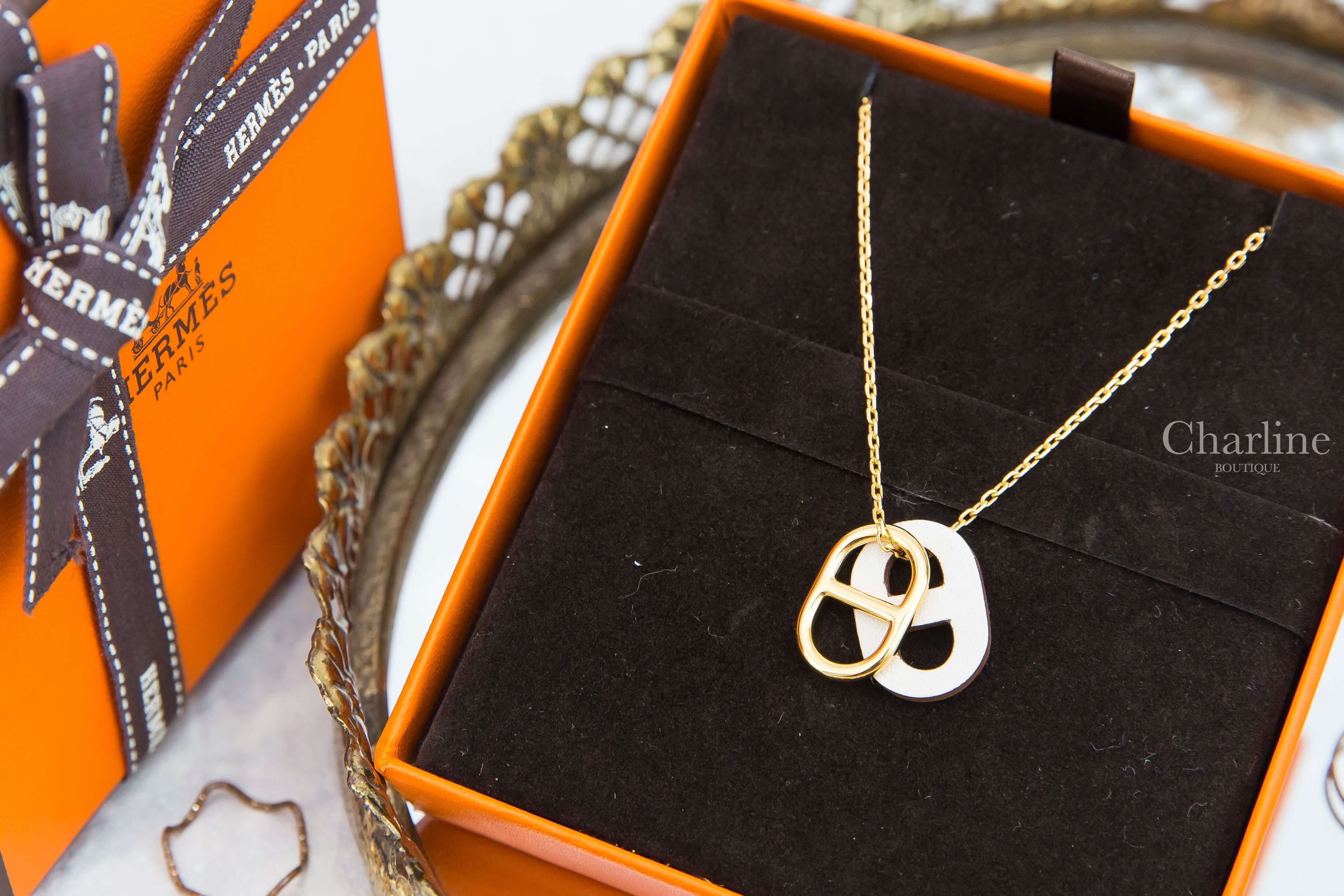 Hermès O'Maillon Pendant 奶油白牛皮金色θ項鍊-Charline Boutique 精品代購