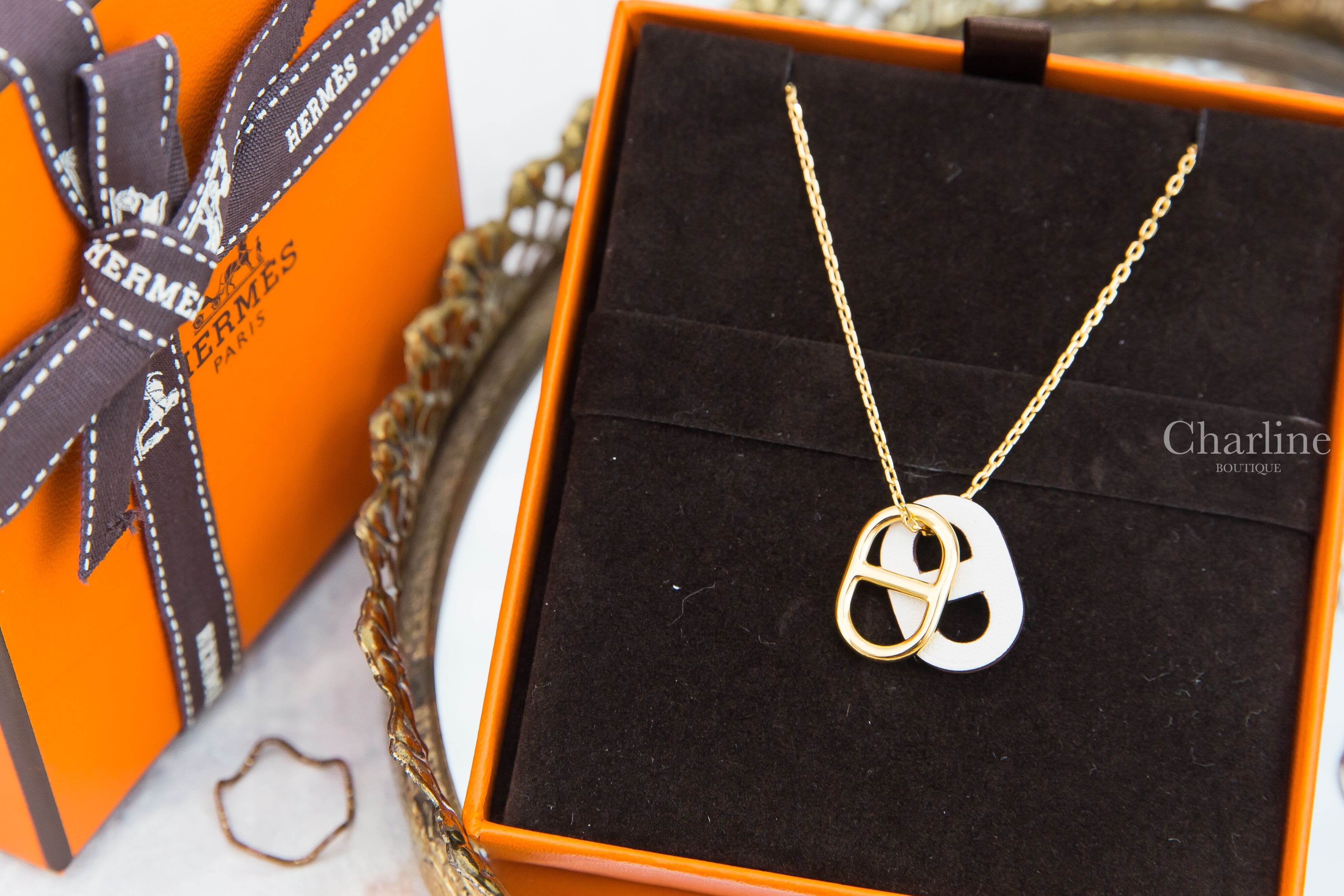 Hermès O'Maillon Pendant 奶油白牛皮金色θ項鍊-Charline Boutique 精品代購