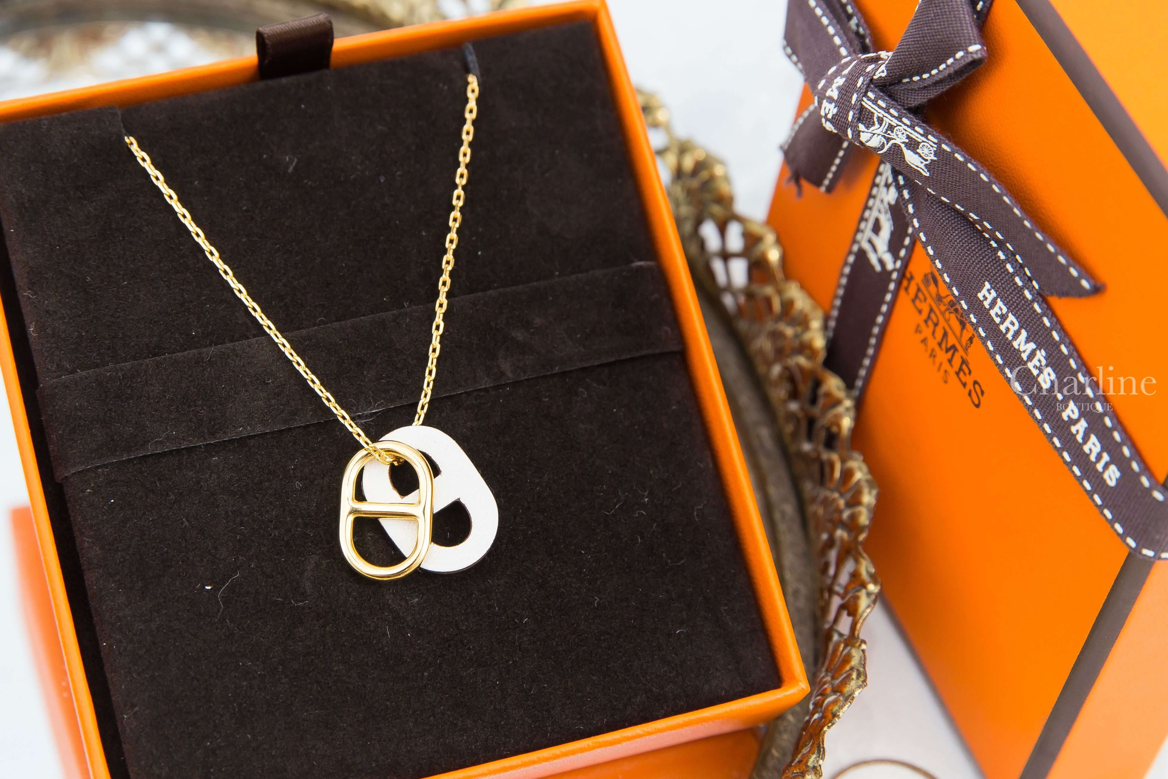 Hermès O'Maillon Pendant 奶油白牛皮金色θ項鍊-Charline Boutique 精品代購