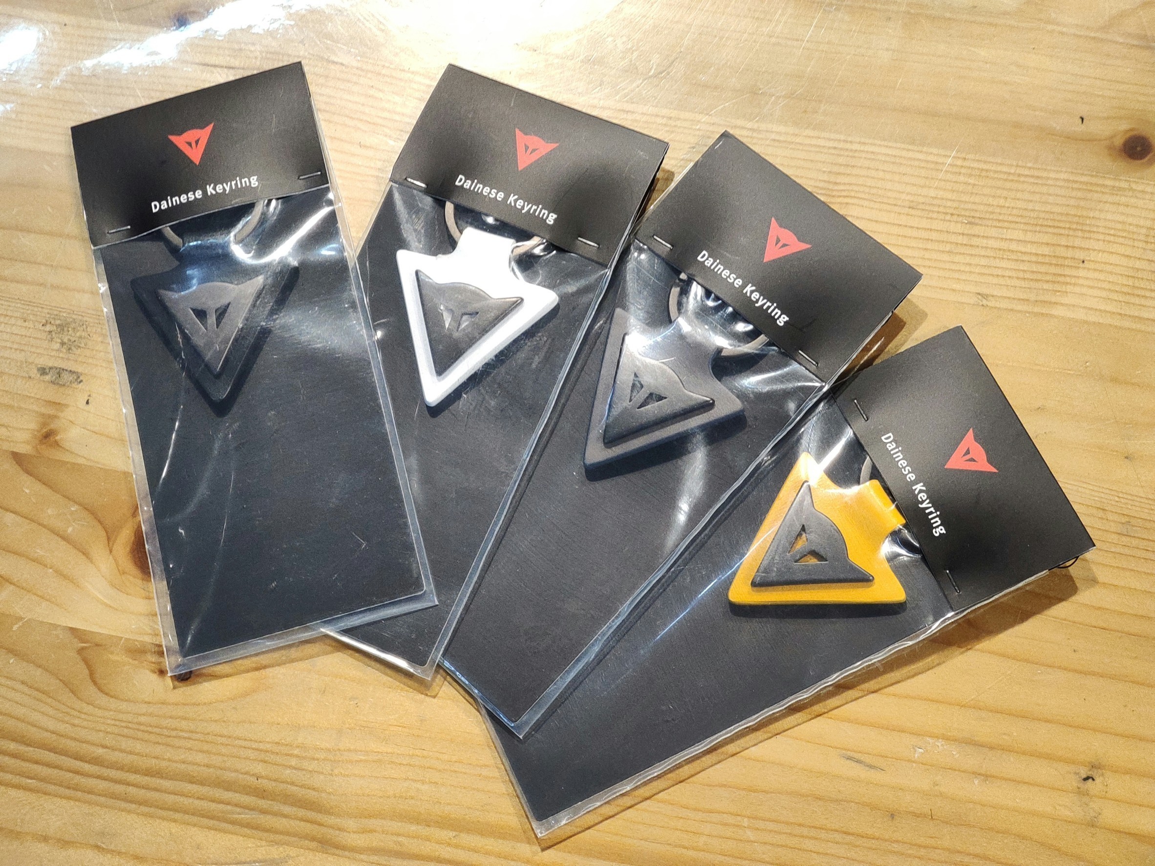 DAINESE LOGO MTL 皮革金屬 鑰匙圈 吊飾