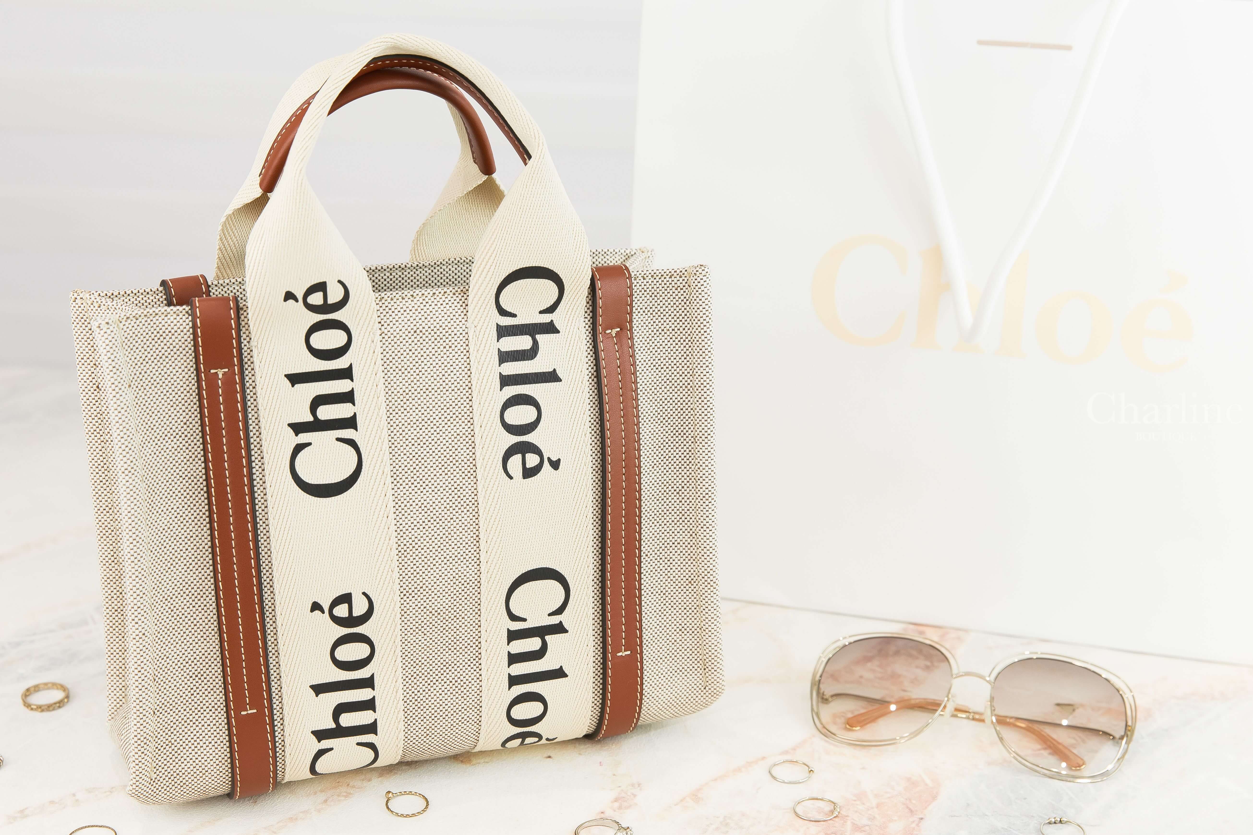 Chloe Small Woody Tote Bag 米白色帆布拼棕色皮革黑Logo小型提把托特包-Charline Boutique 精品代購