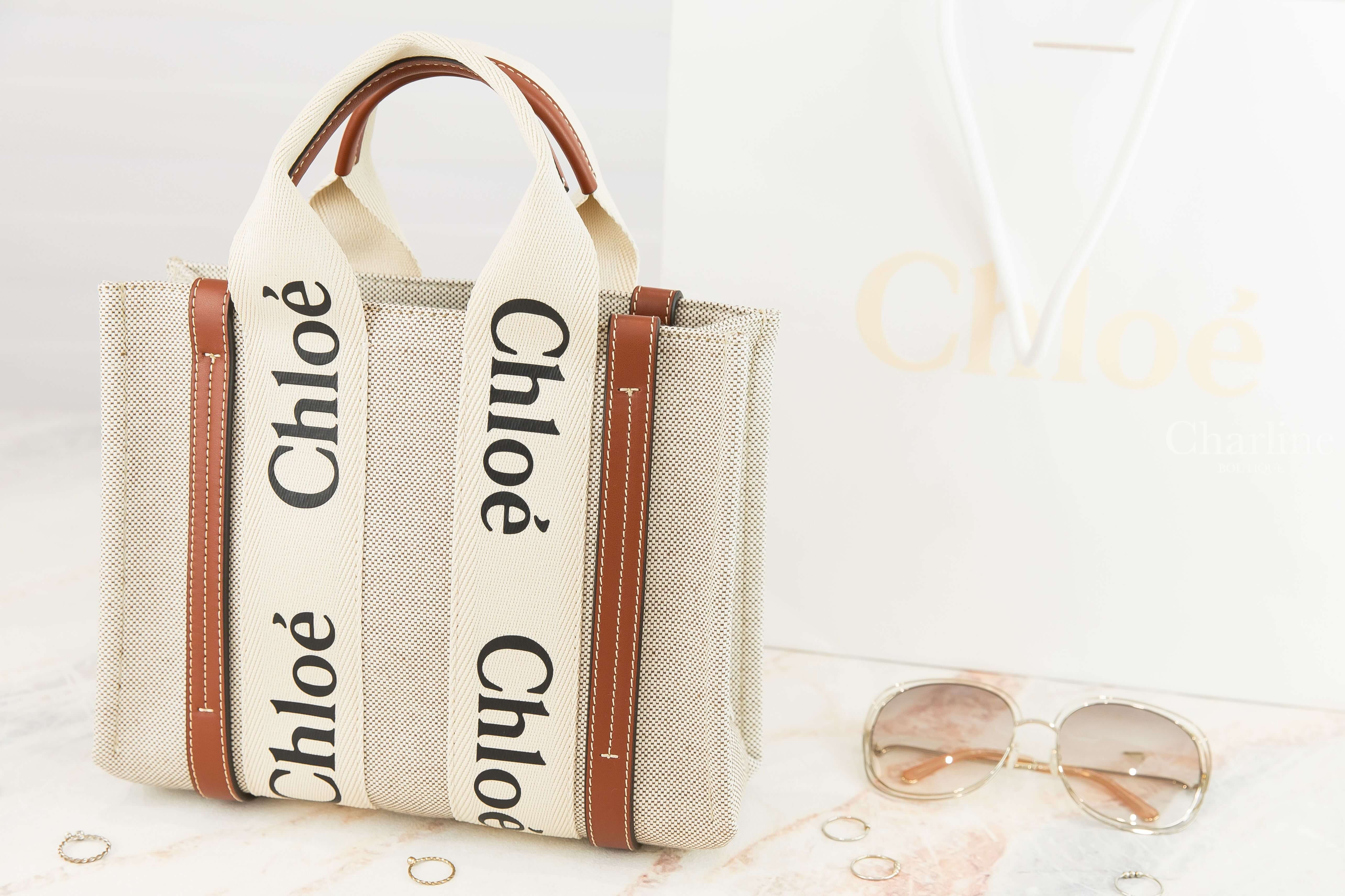 Chloe Small Woody Tote Bag 米白色帆布拼棕色皮革黑Logo小型提把托特包-Charline Boutique 精品代購