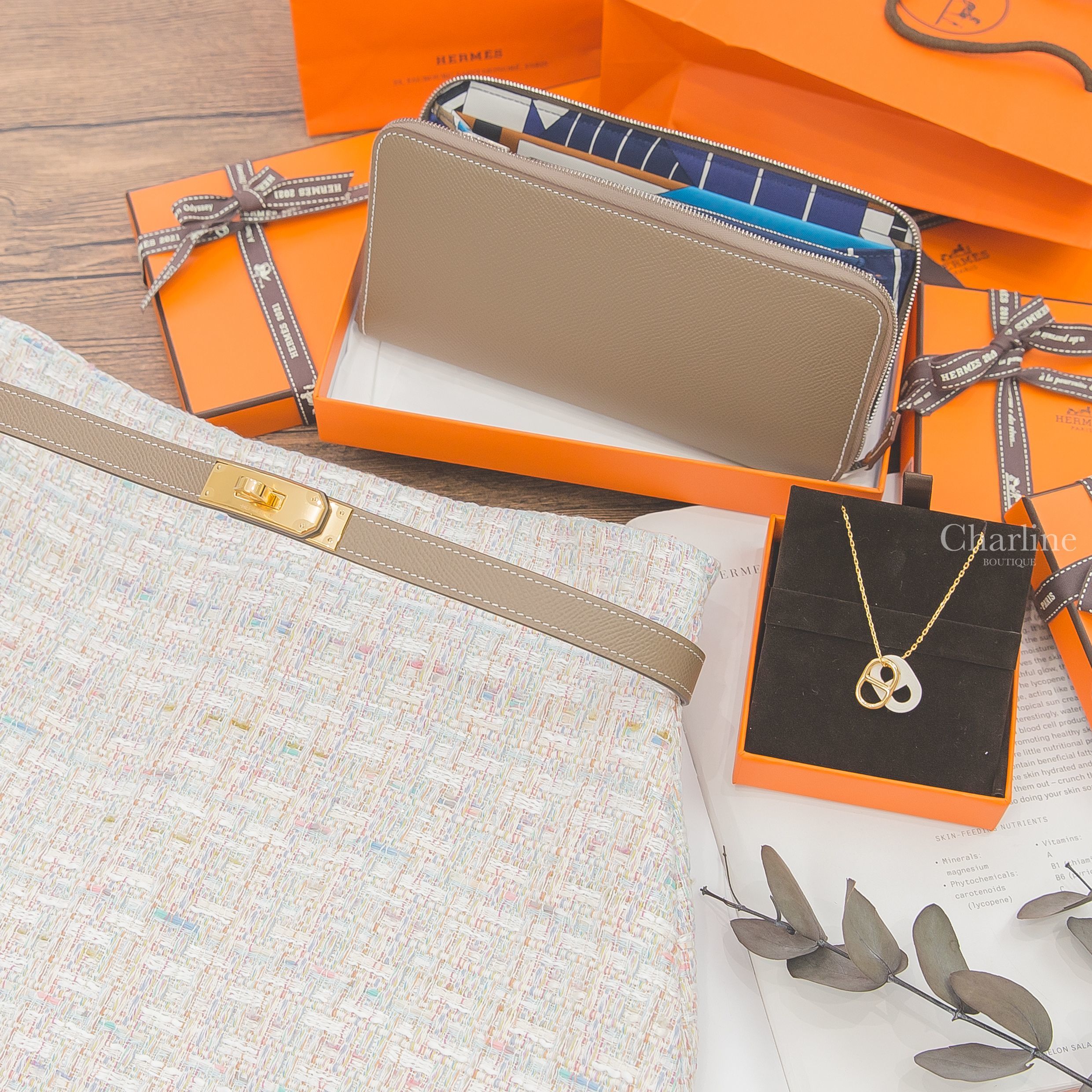 Hermes Kelly 18 Belt 大象灰牛皮金扣可調式皮帶,Hermès O'Maillon Pendant 奶油白牛皮金色θ項鍊-Charline Boutique 精品代購