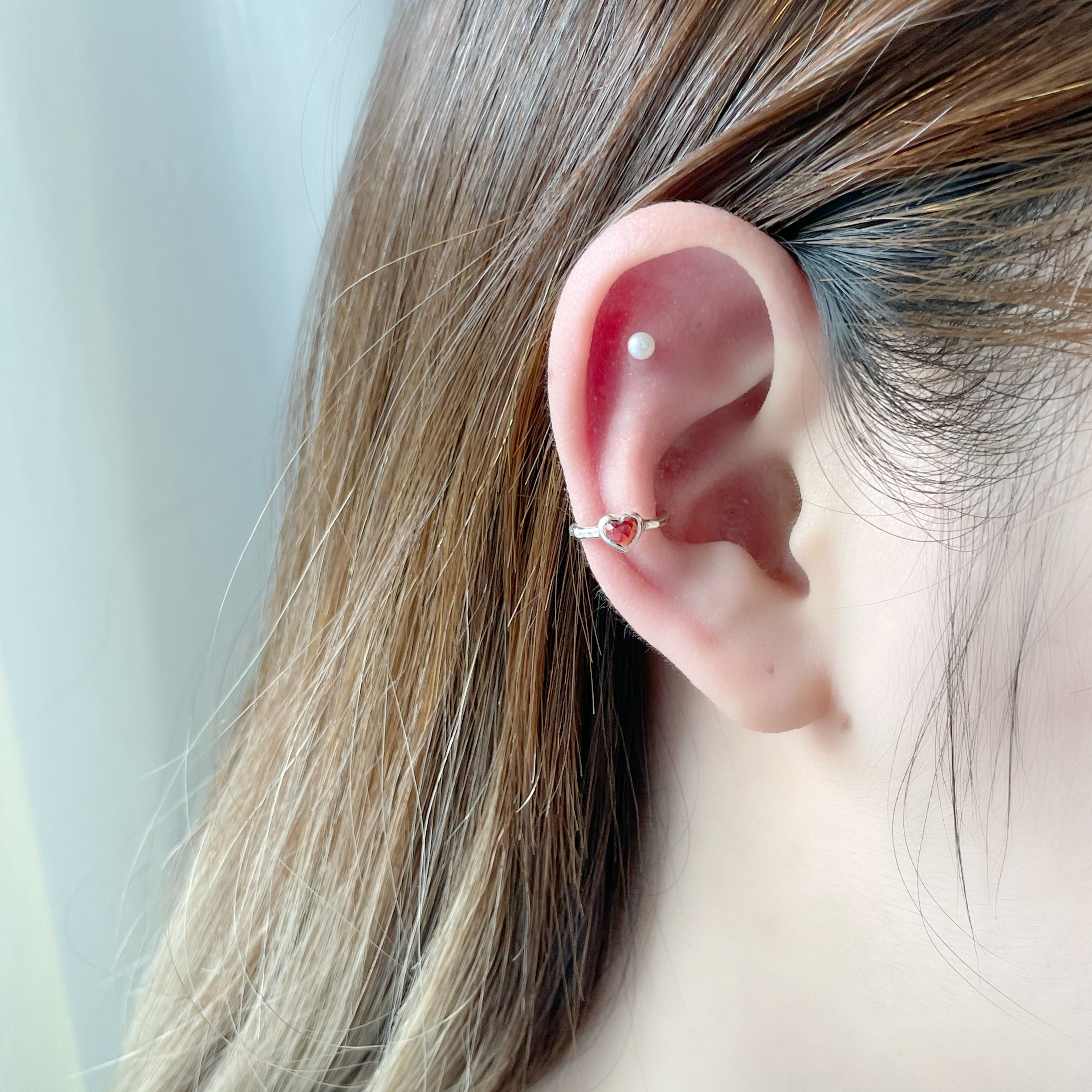 Cutting heart石榴石耳骨夾