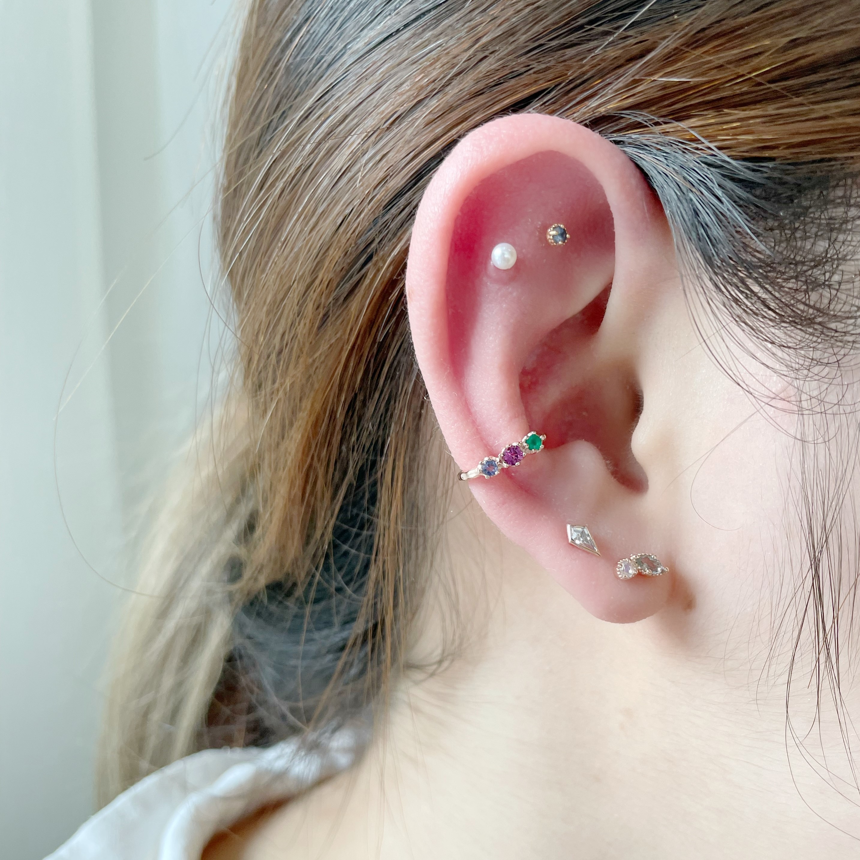 三顆小花彩寶耳骨夾