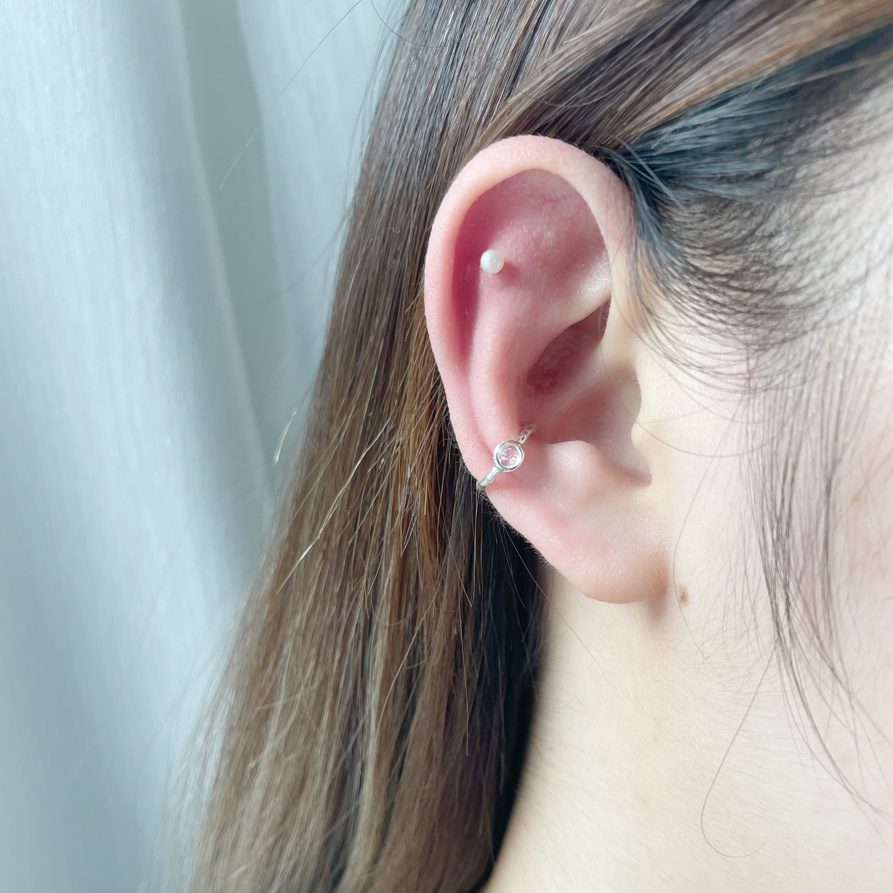 切面小圓月光石耳骨夾