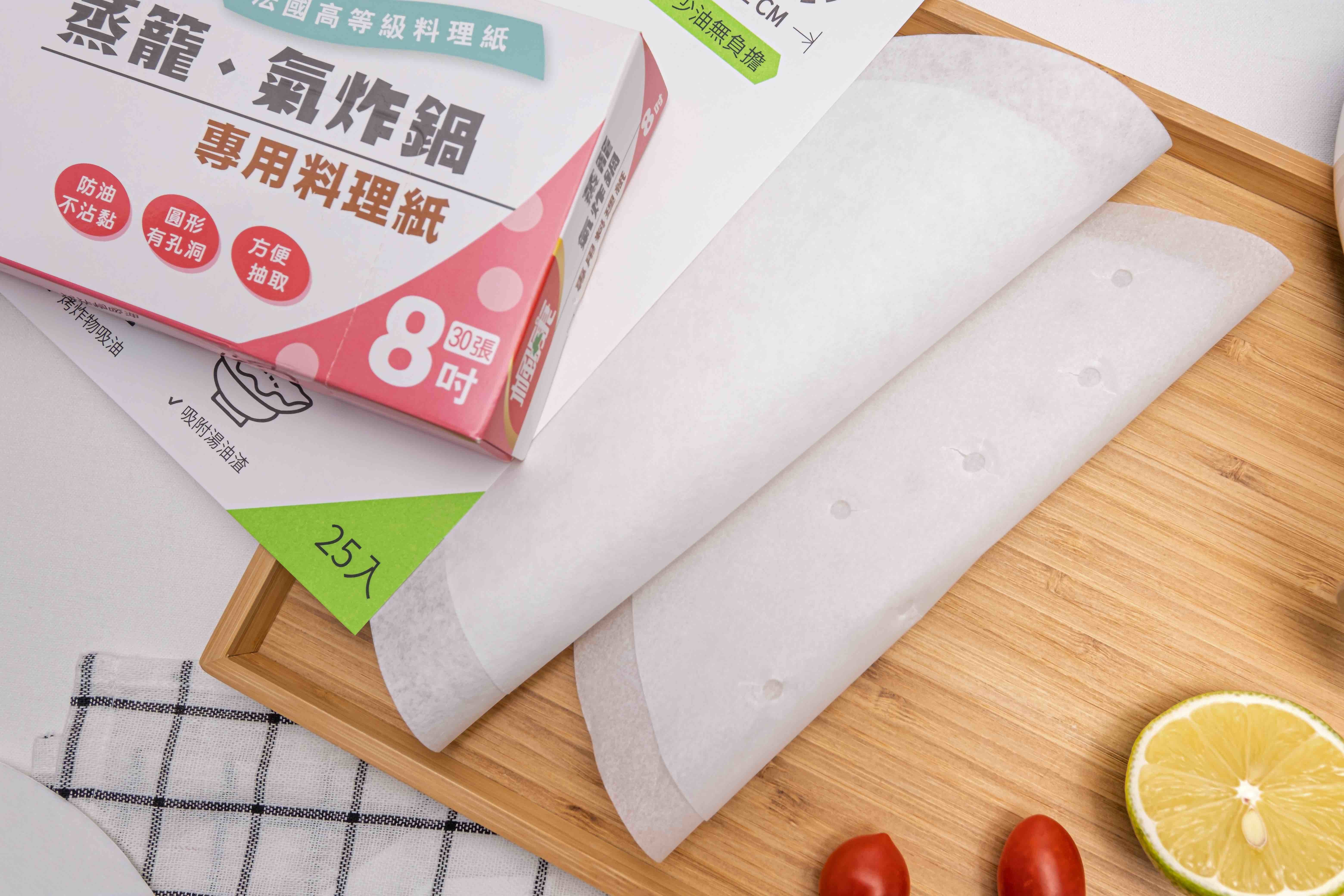 Oil absorbing cooking paper package