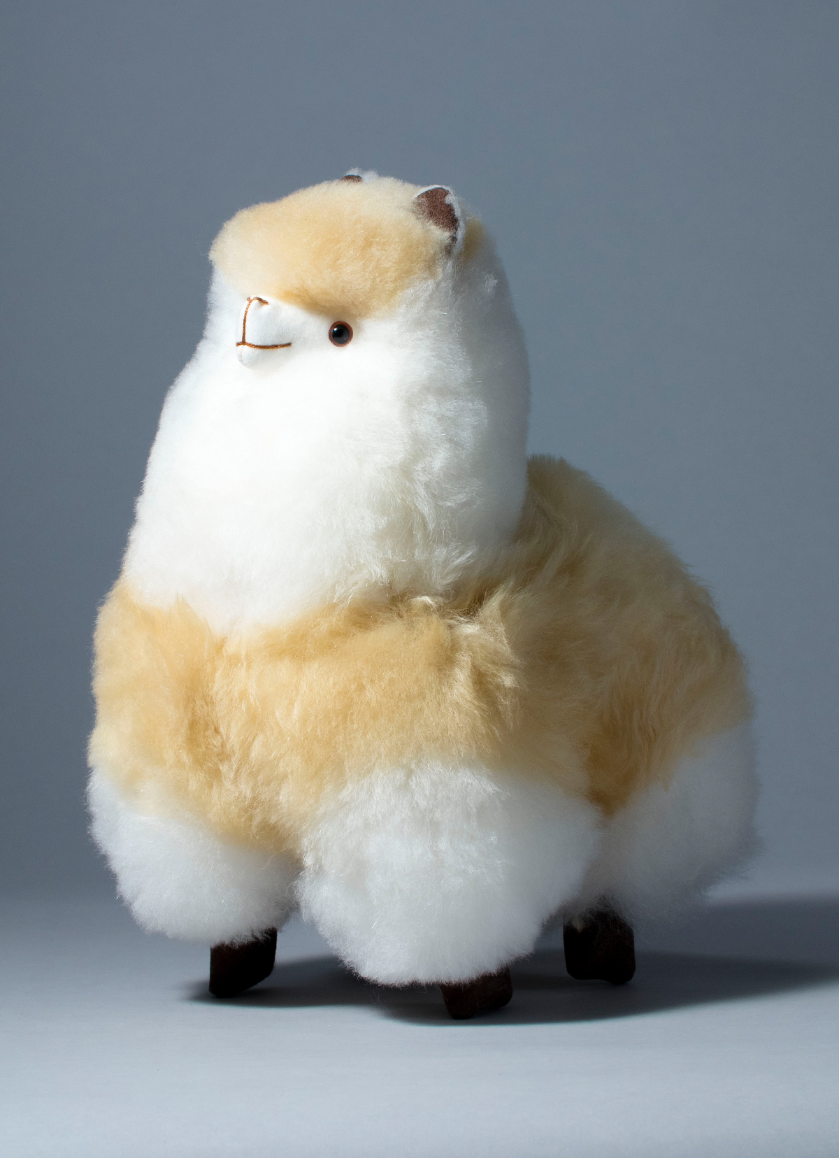 ST.MALO 秘魯工匠手工原生羊駝毛仿真羊駝家飾娃娃32CM-2065UH-烤布蕾