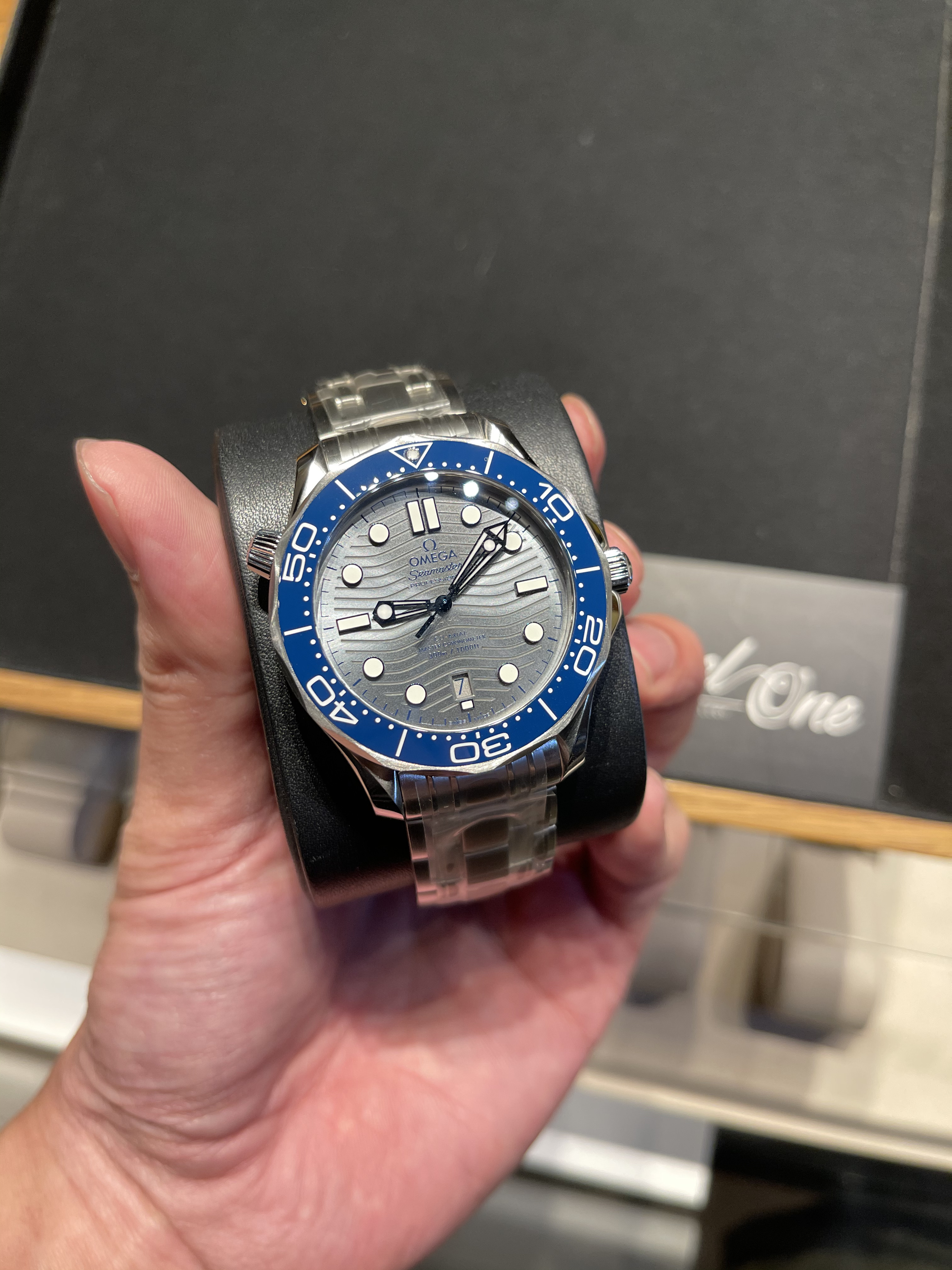 BRAND NEW OMEGA SEAMASTER DIVER 300 M 210.30.42.20.06.001 21030422006001 GREY DIAL STEEL STRAP CO‑AXIAL MASTER CHRONOMETER 42MM