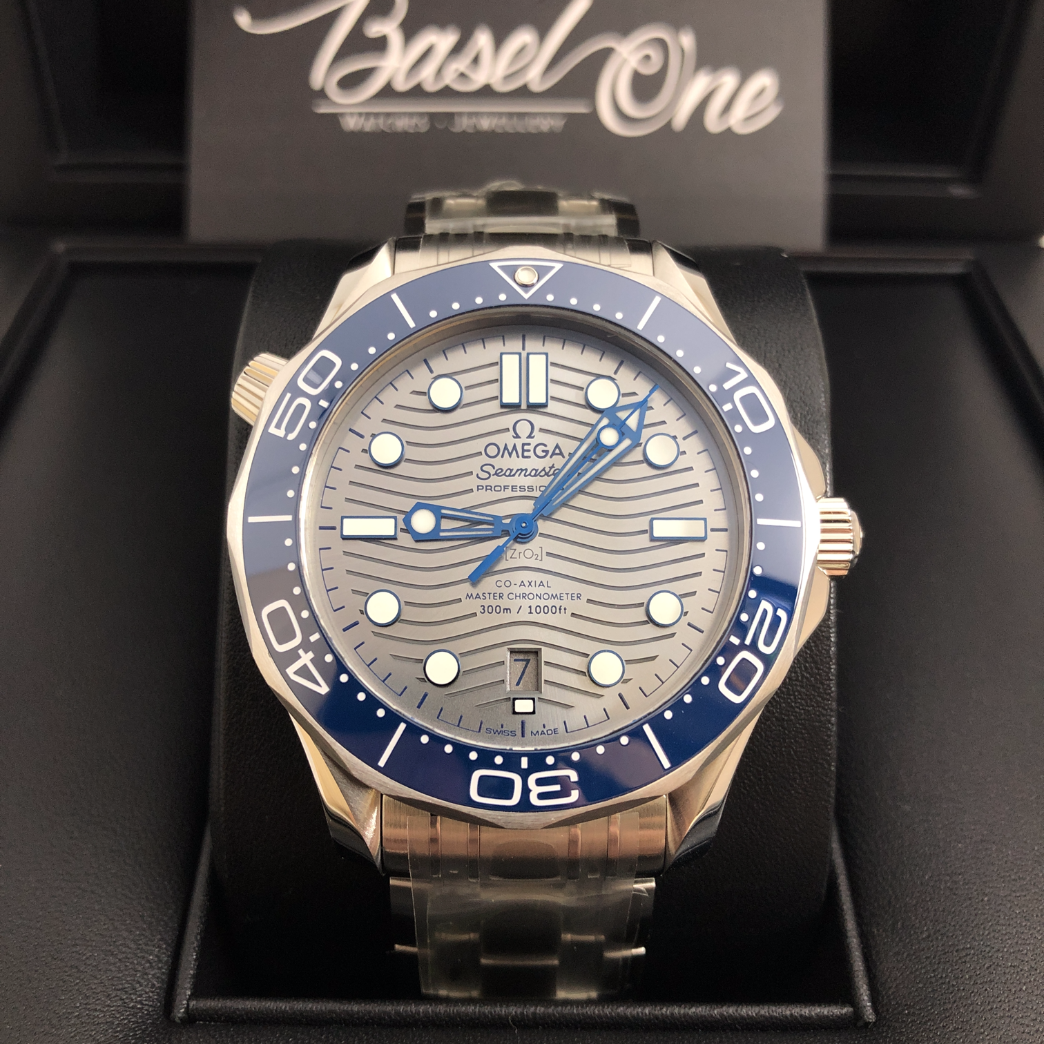 BRAND NEW OMEGA SEAMASTER DIVER 300 M 210.30.42.20.06.001 21030422006001 GREY DIAL STEEL STRAP CO‑AXIAL MASTER CHRONOMETER 42MM