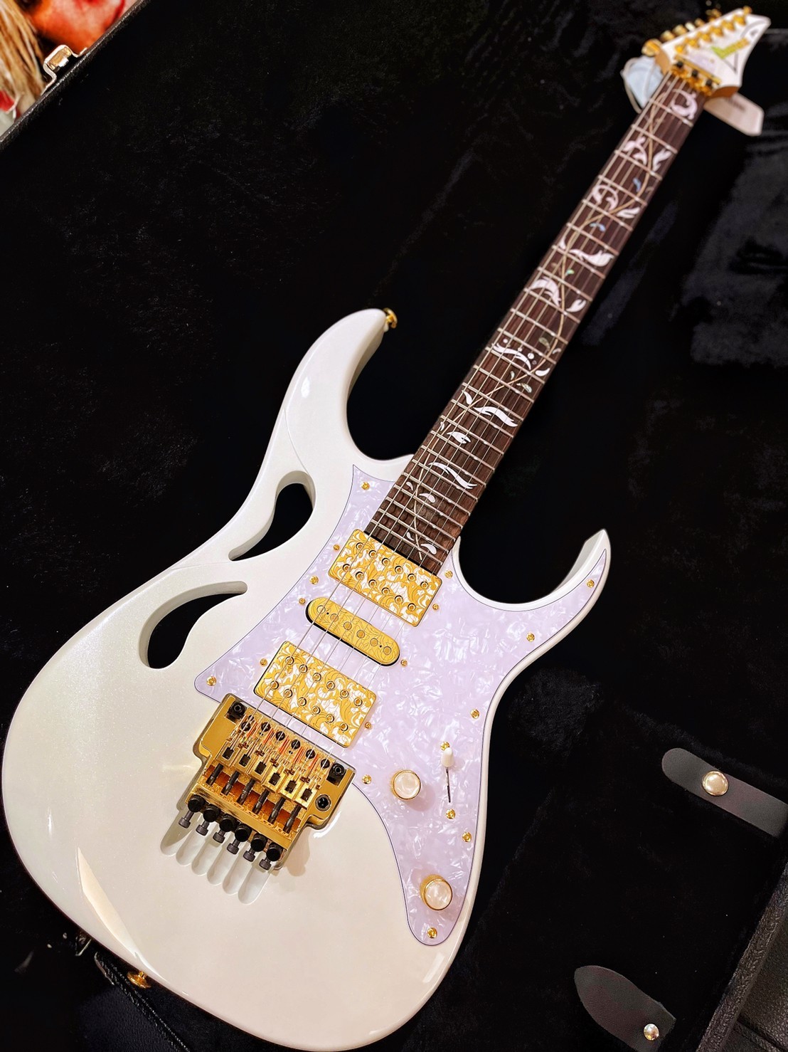 Ibanez Steve Vai model PIA 經典白