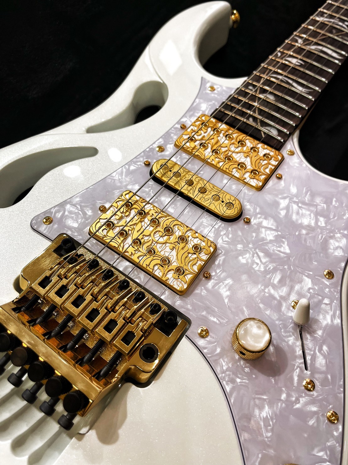 Ibanez Steve Vai model PIA 經典白