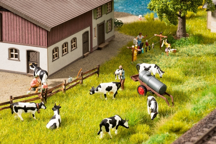 Noch 15609 HO scale, Farmer Family