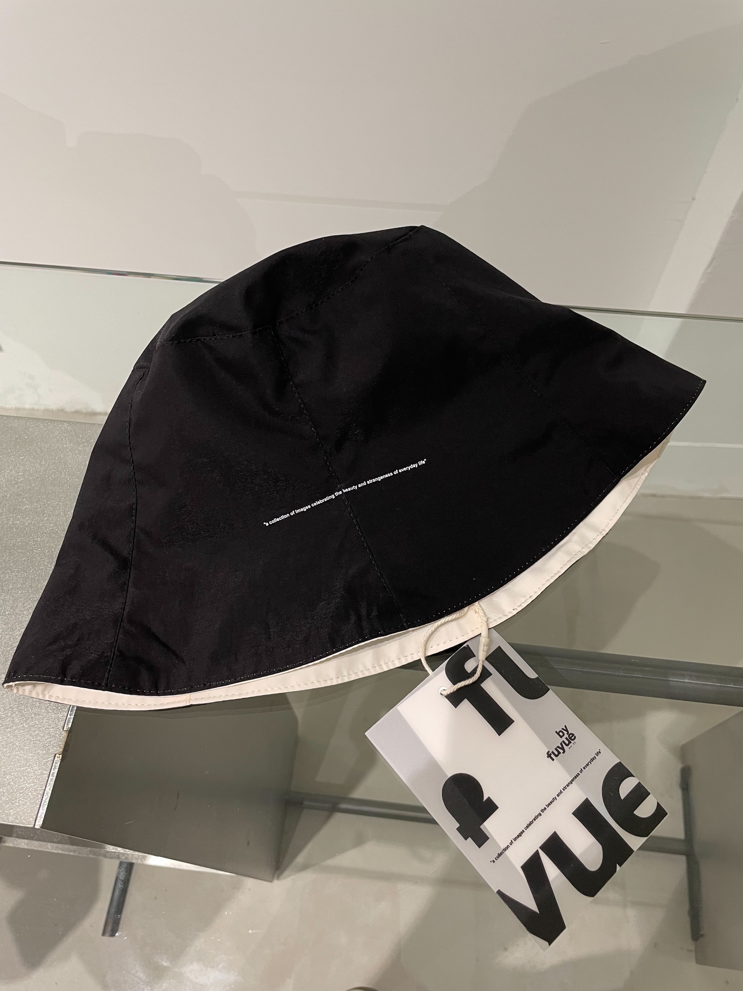 life 輕功能黑米色雙面漁夫帽