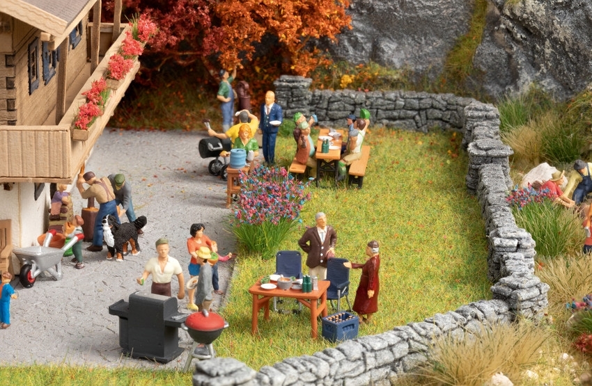 Noch 16200 HO scale Themed Figures Sets “Barbecue Party”