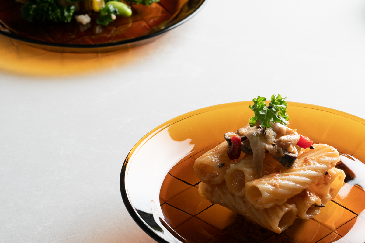 琥珀色玻璃編織盤,HMM與AKAME合作聯名,餐盤美食玻璃盤