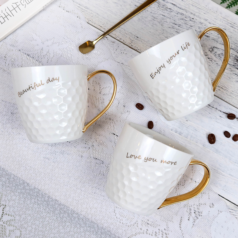 溫暖小語立體蜂紋金把馬克杯 350ML
