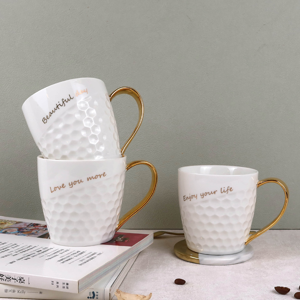 溫暖小語立體蜂紋金把馬克杯 350ML