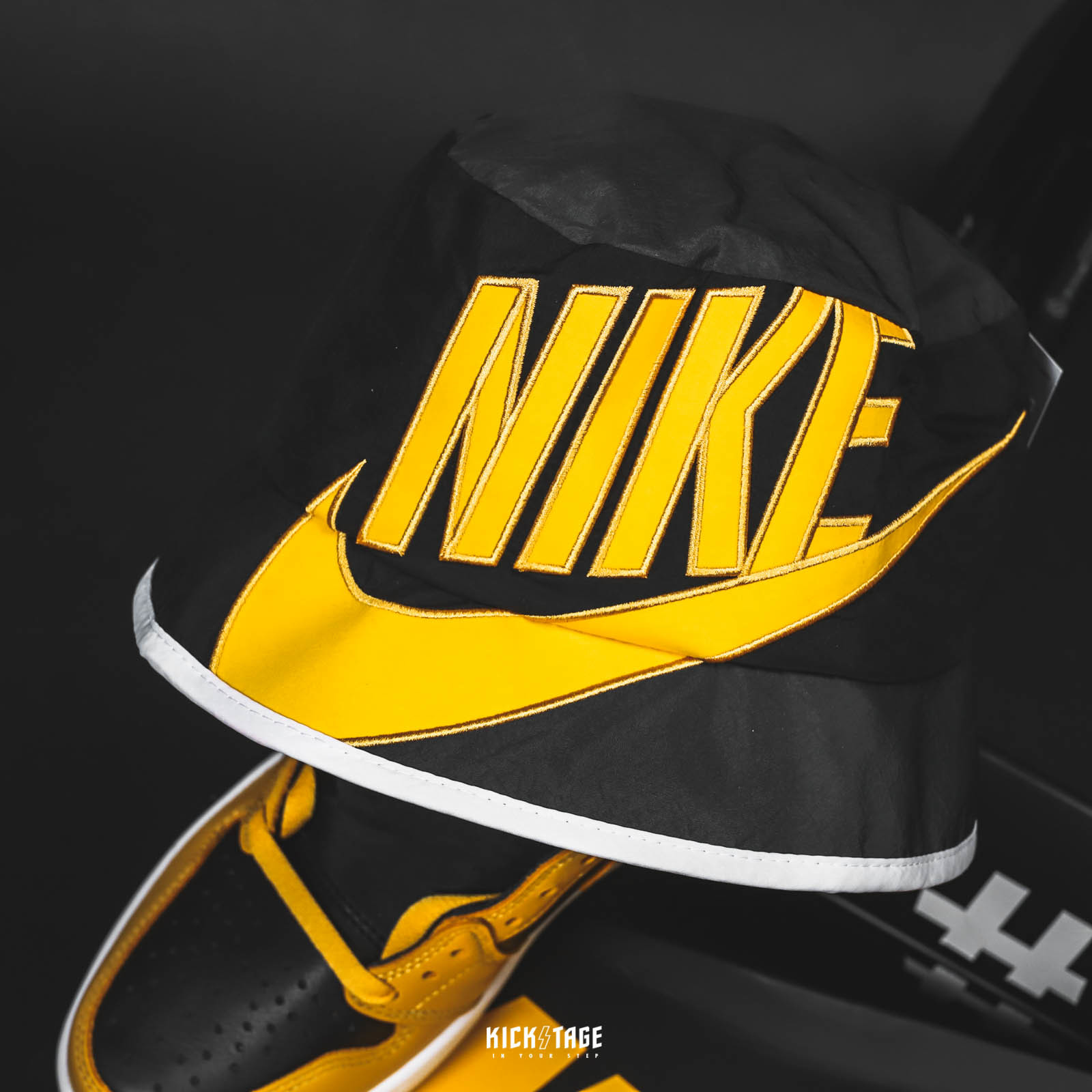 NIKE NSW BUCKET HAT 黑黃大LOGO 立體縫線白邊復古漁夫帽【DH2077-010】