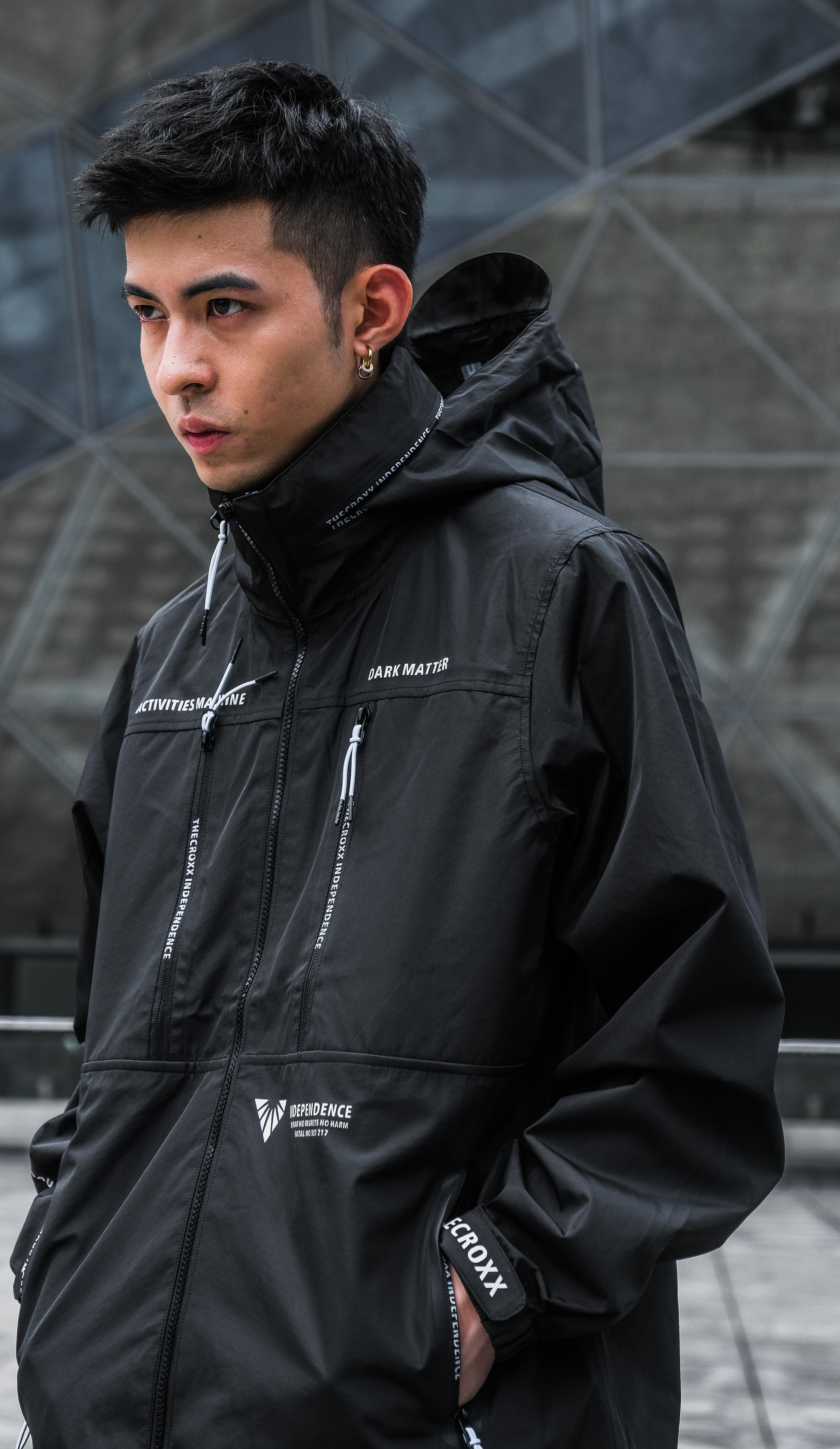 黑色機能連帽衝鋒外套