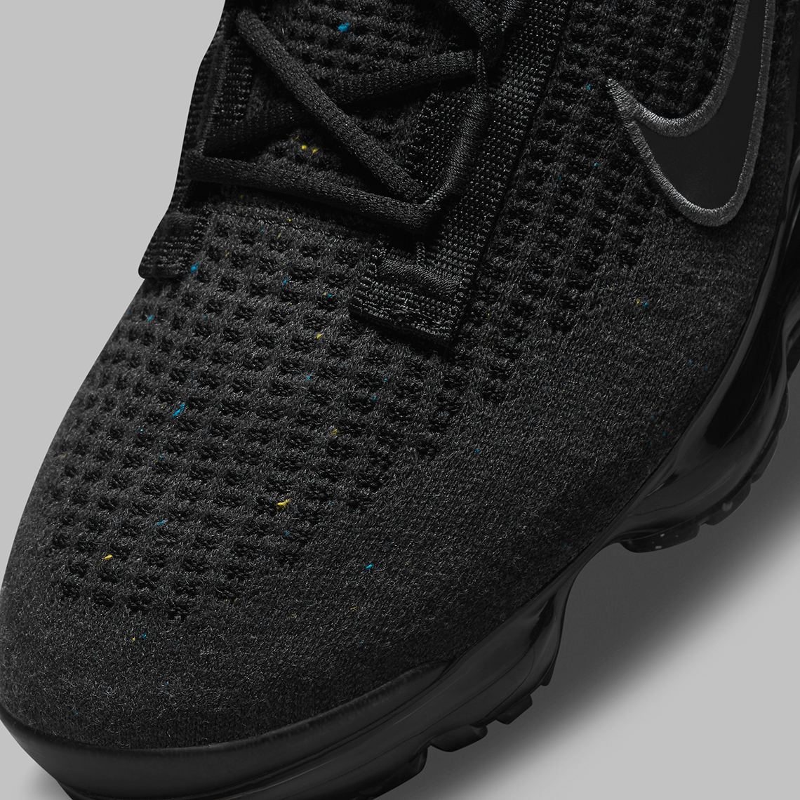 Triple black hot sale flyknit vapormax