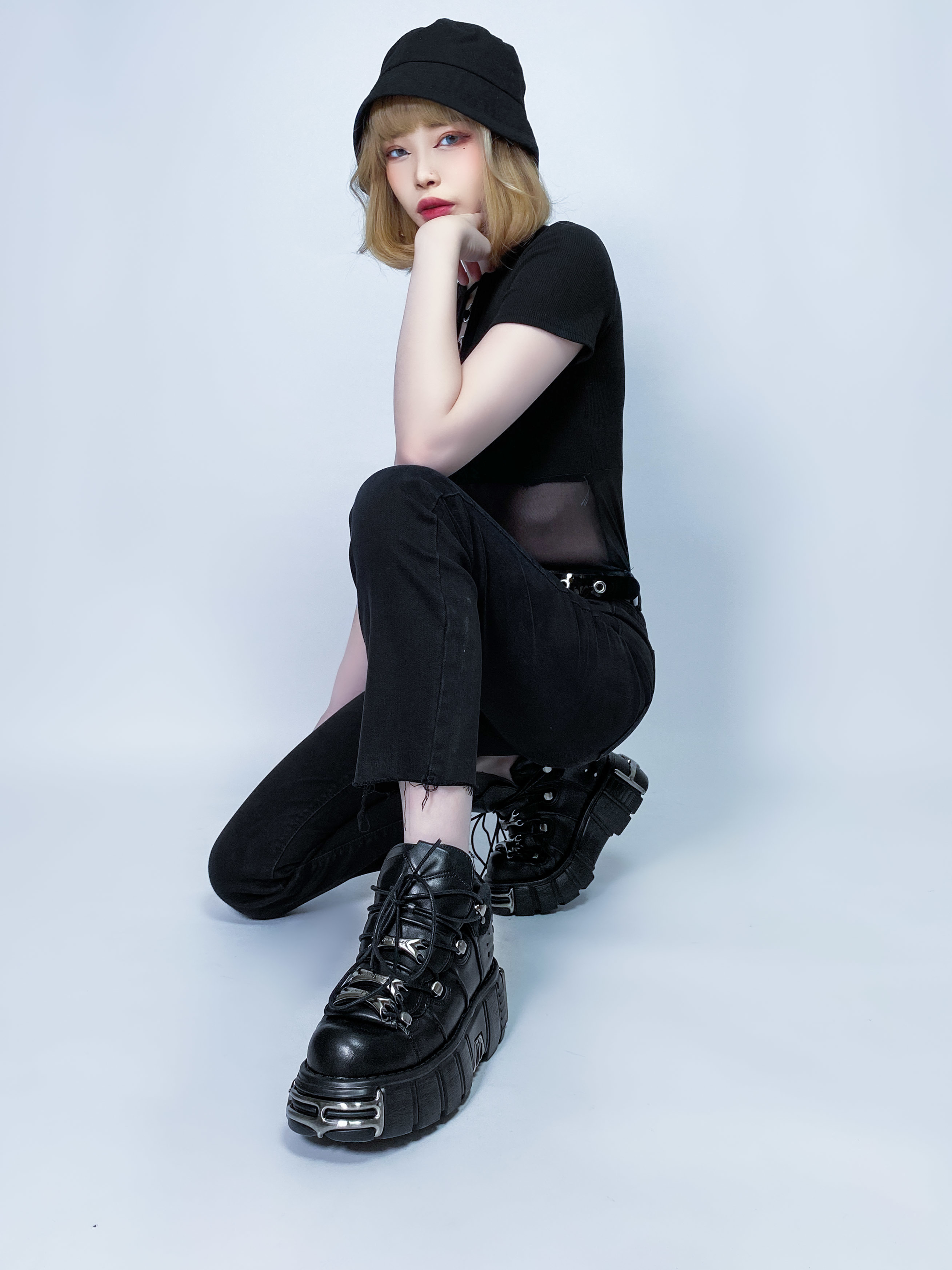 重金屬鐵牌造型厚底鞋