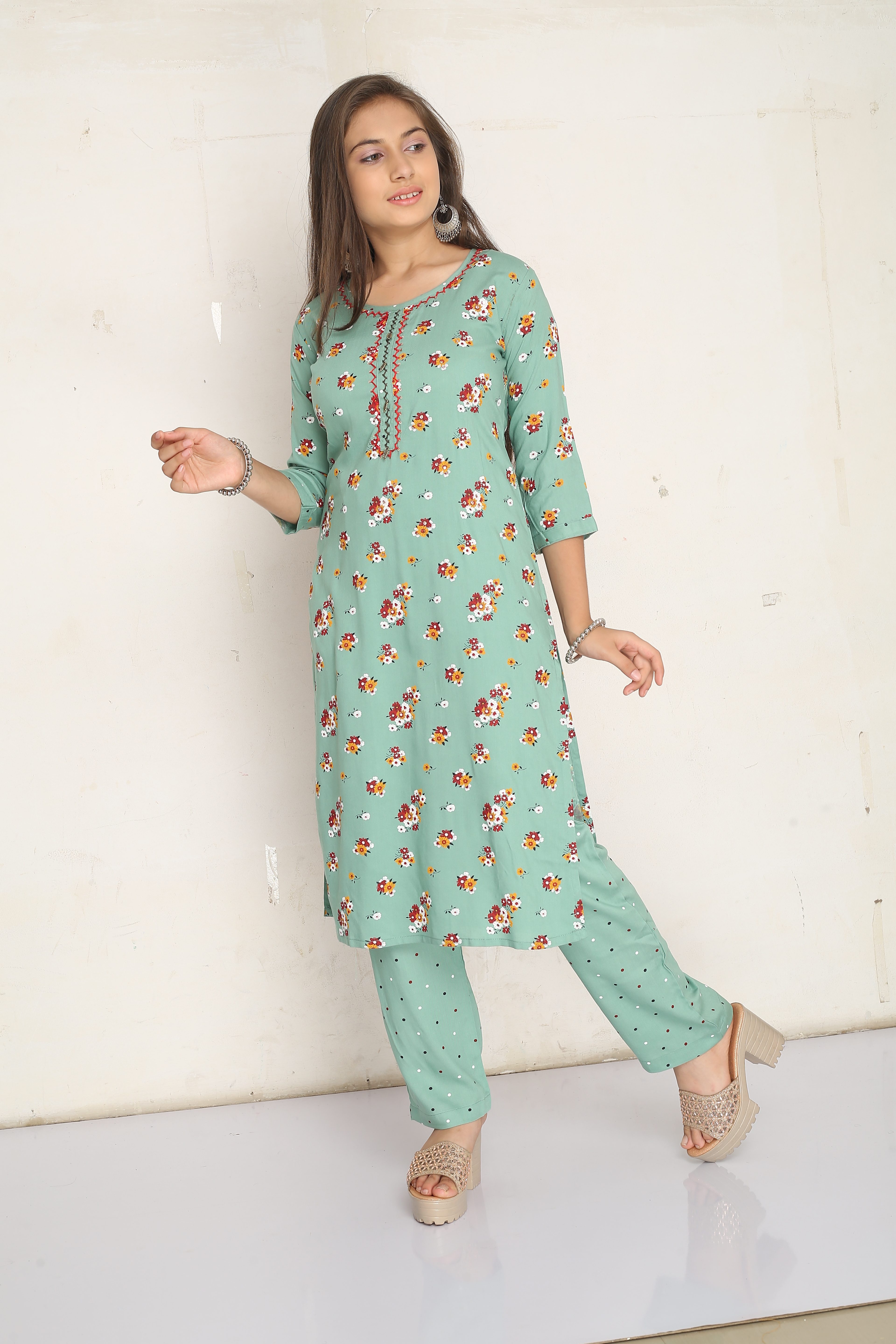 Girl Green Rayon Lipika Straight Kurti Palazzo Pant Set Q1446