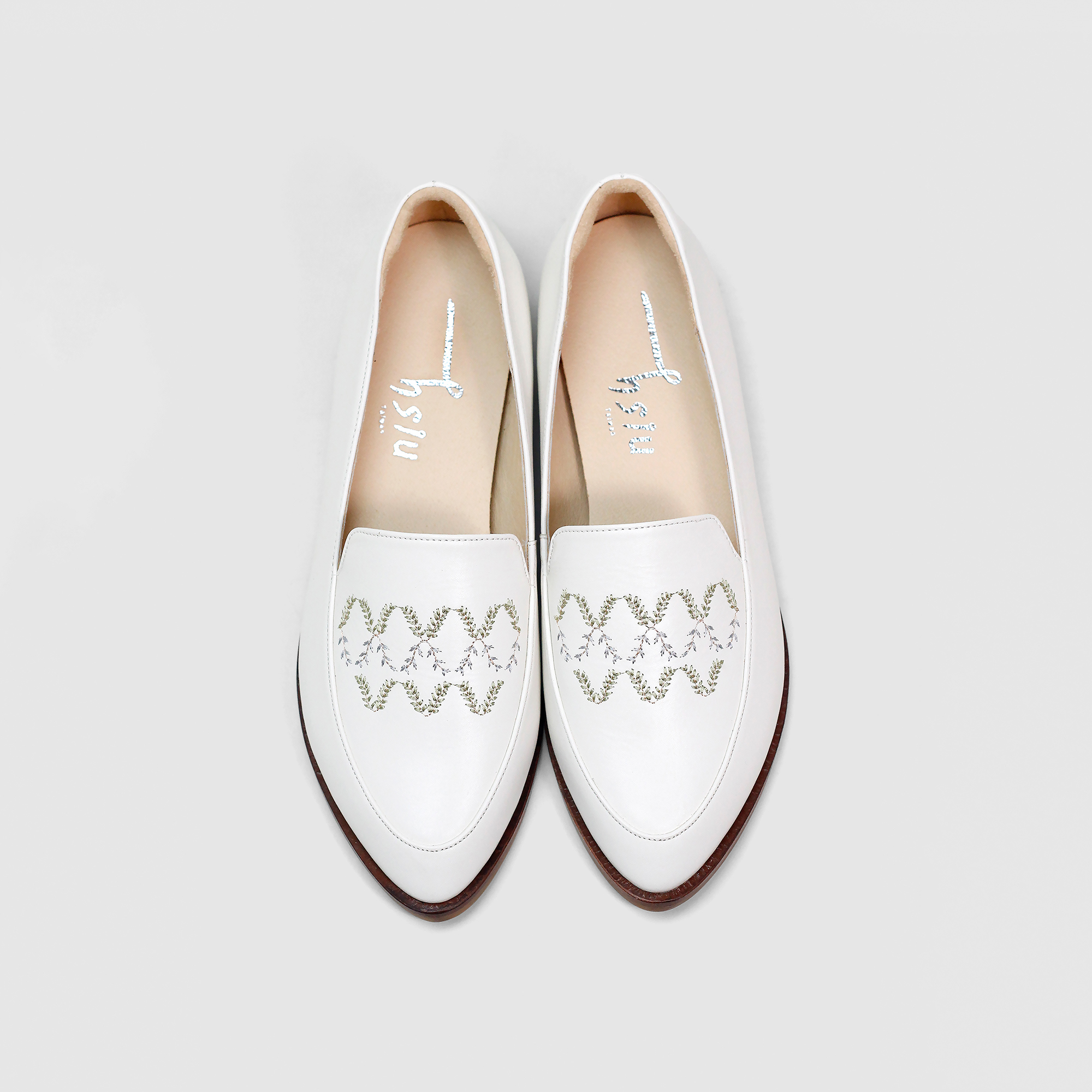 刺繡樂福鞋｜蔚蔚(白)