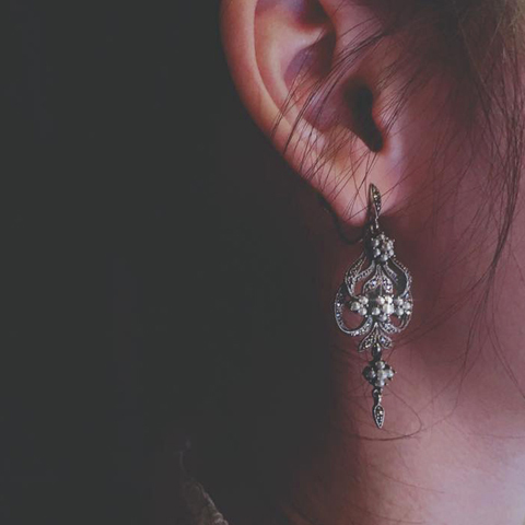 捲曲珍珠垂墜耳環