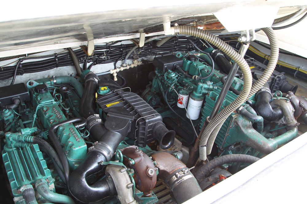 Volvo Penta 船用柴油引擎（左，右）Marine diesel engine left and right