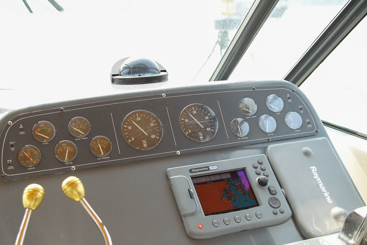 raymarine marine dashboard